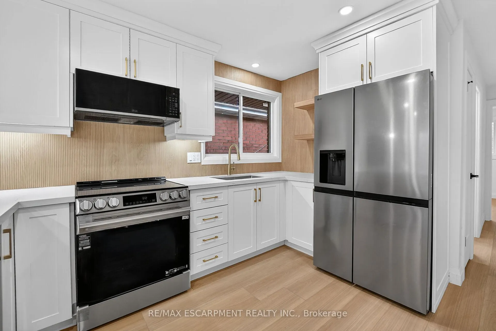 Photo 13 of 7 Crosthwaite Avenue S, Hamilton, Bartonville — HOMEH