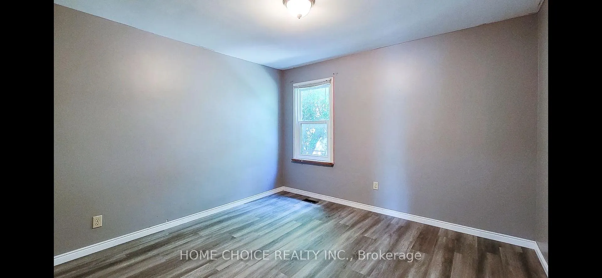 Photo 3 of 47 3rd Road E, Hamilton, Stoney Creek — HOMEH