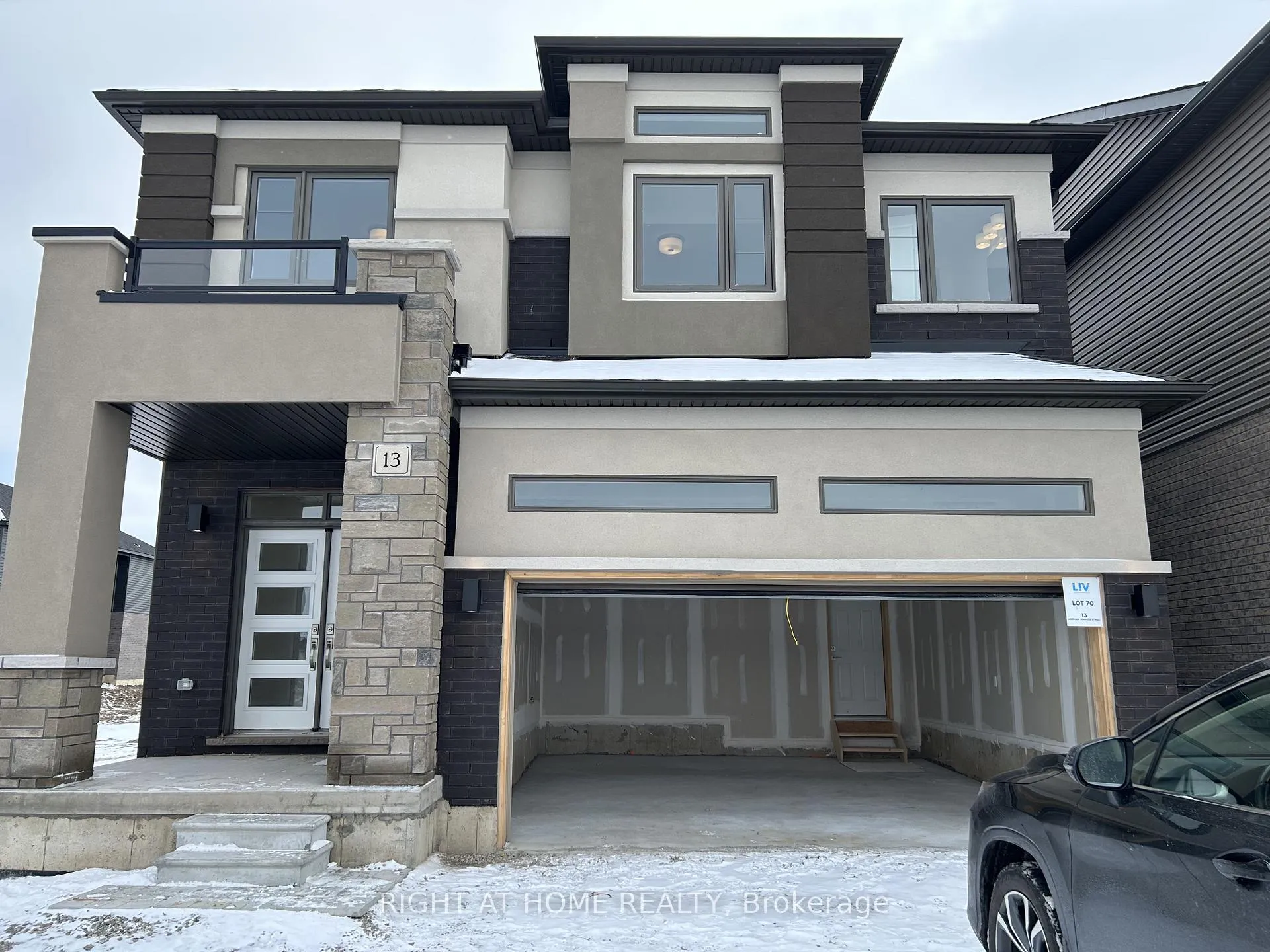 Photo 2 of 13 Norman Markle Street N, Brant, Paris — HOMEH