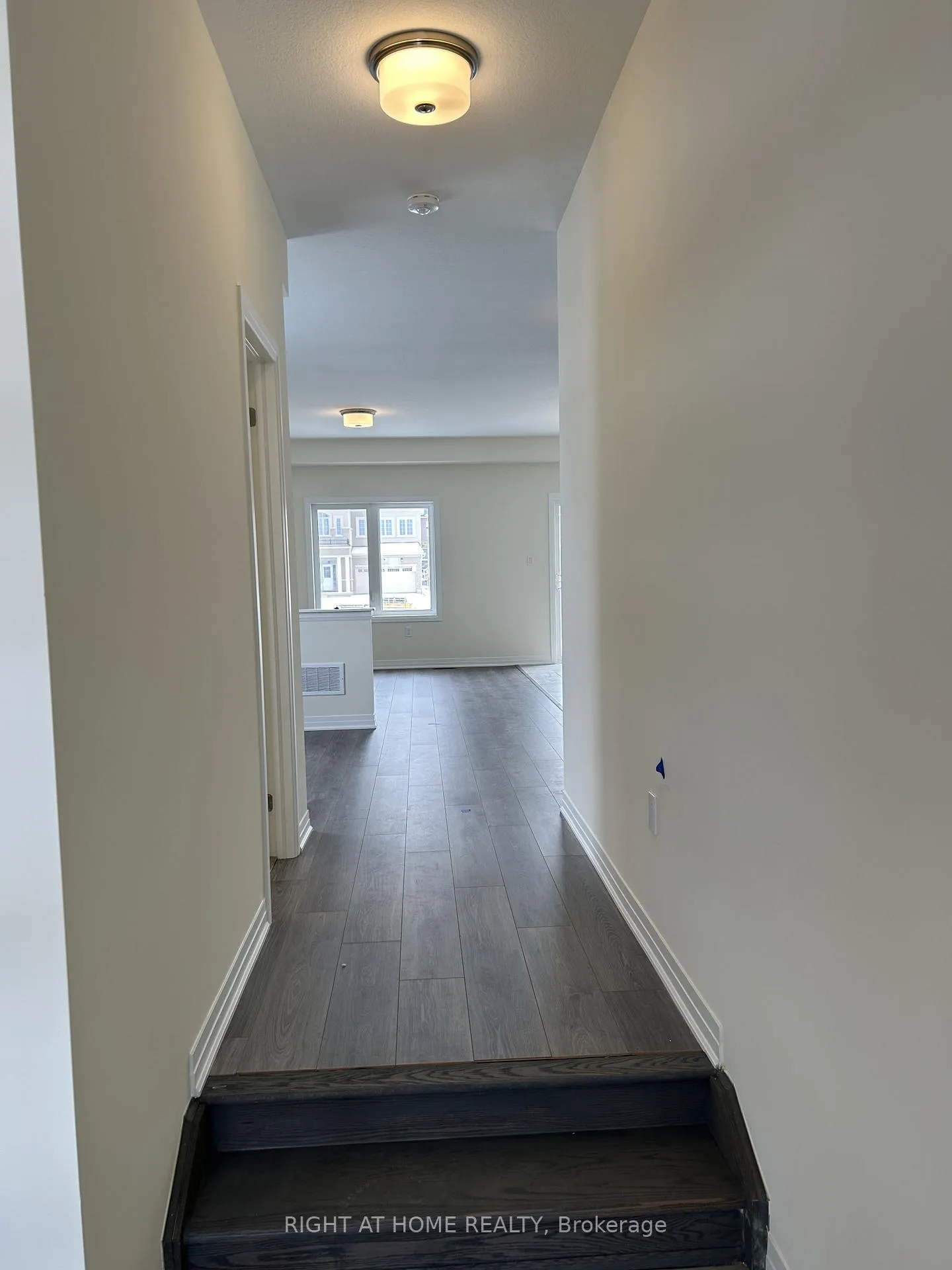 Photo 4 of 13 Norman Markle Street N, Brant, Paris — HOMEH