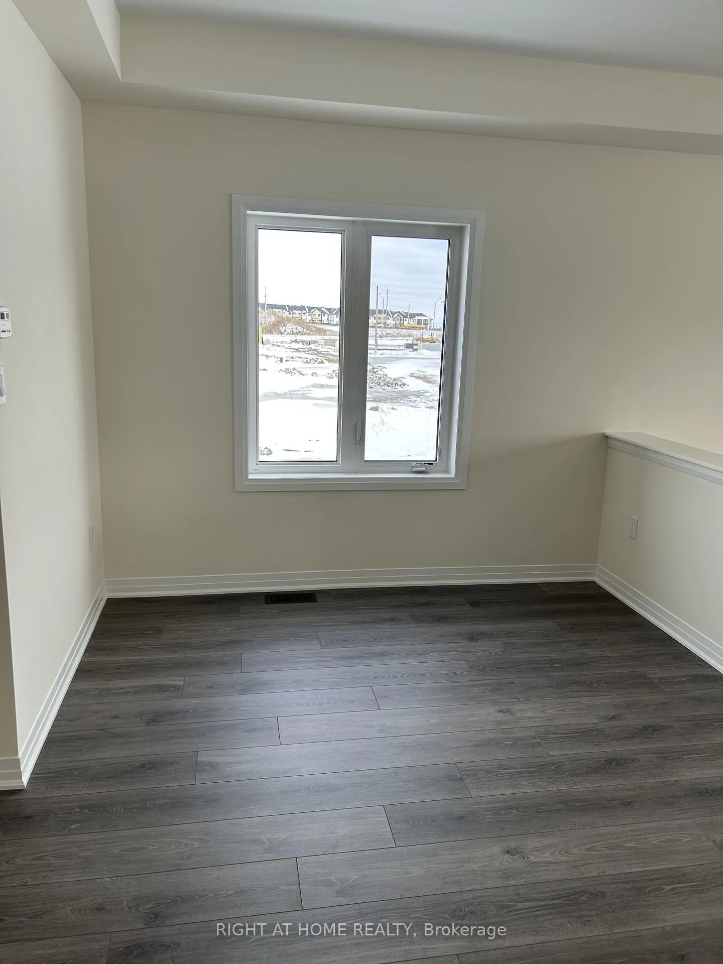 Photo 5 of 13 Norman Markle Street N, Brant, Paris — HOMEH