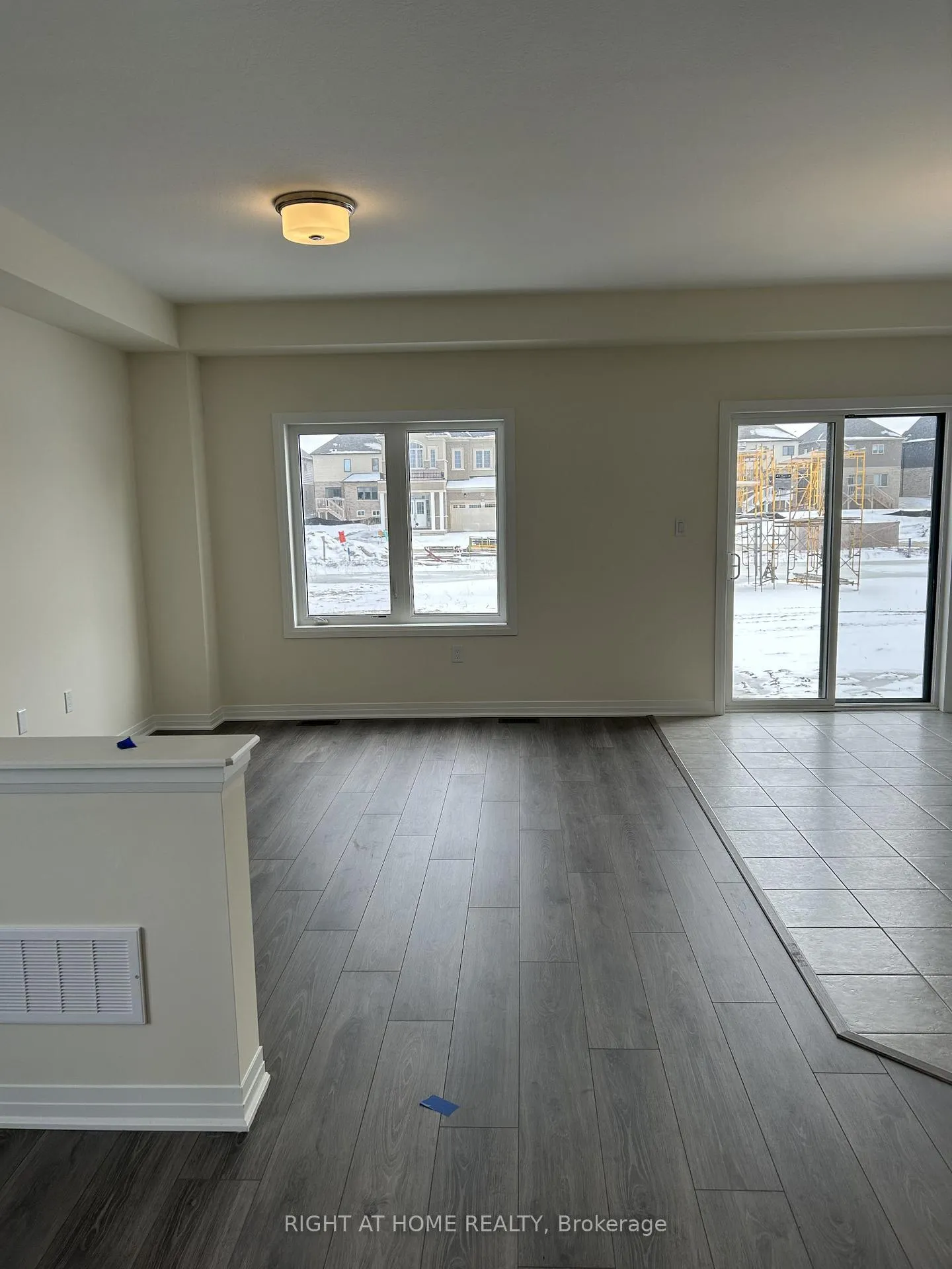 Photo 6 of 13 Norman Markle Street N, Brant, Paris — HOMEH