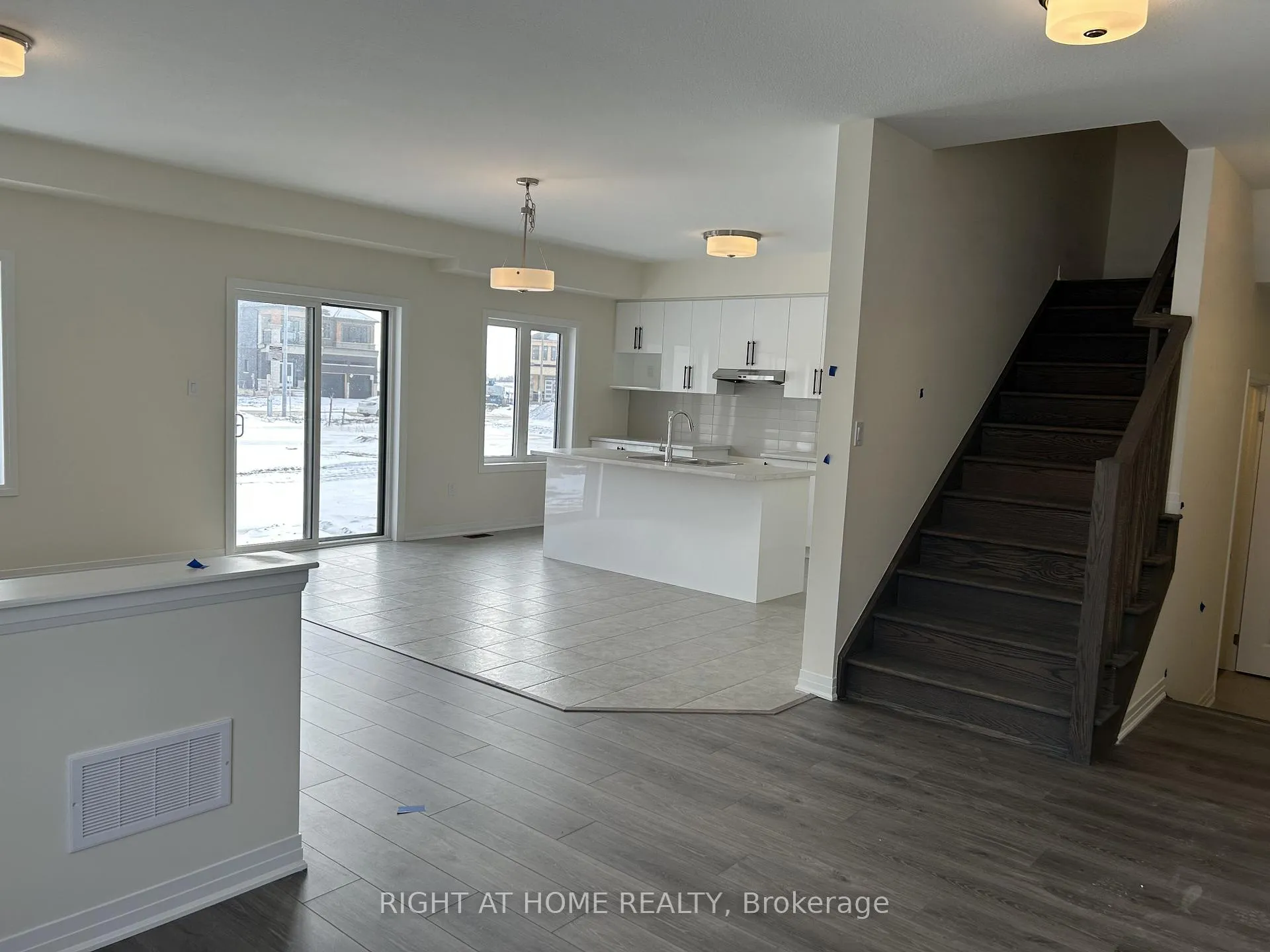 Photo 8 of 13 Norman Markle Street N, Brant, Paris — HOMEH