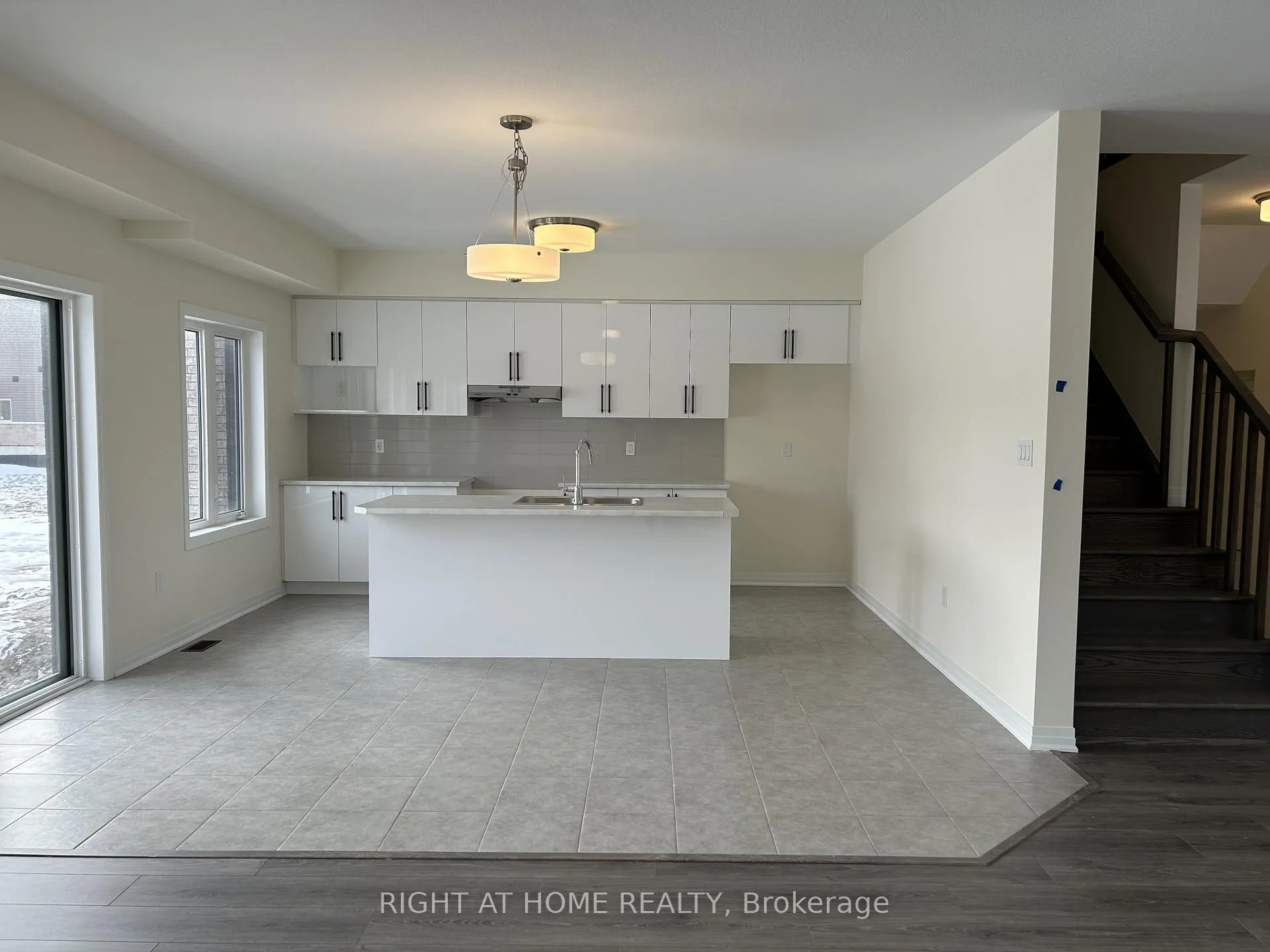 Photo 10 of 13 Norman Markle Street N, Brant, Paris — HOMEH