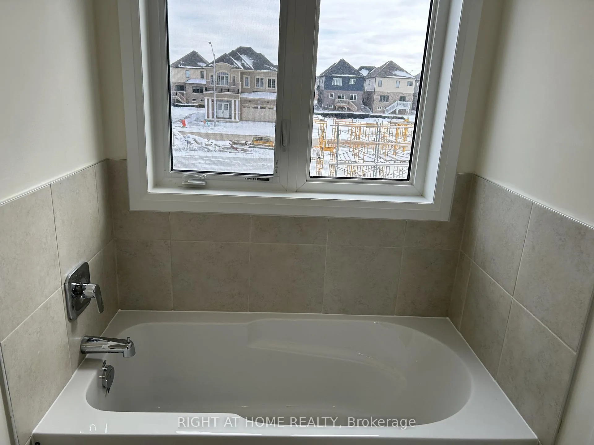 Photo 12 of 13 Norman Markle Street N, Brant, Paris — HOMEH