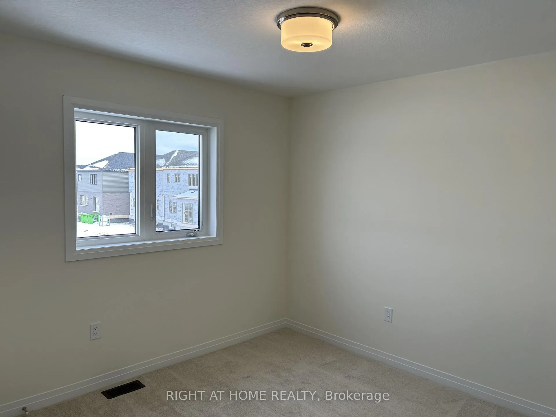 Photo 14 of 13 Norman Markle Street N, Brant, Paris — HOMEH