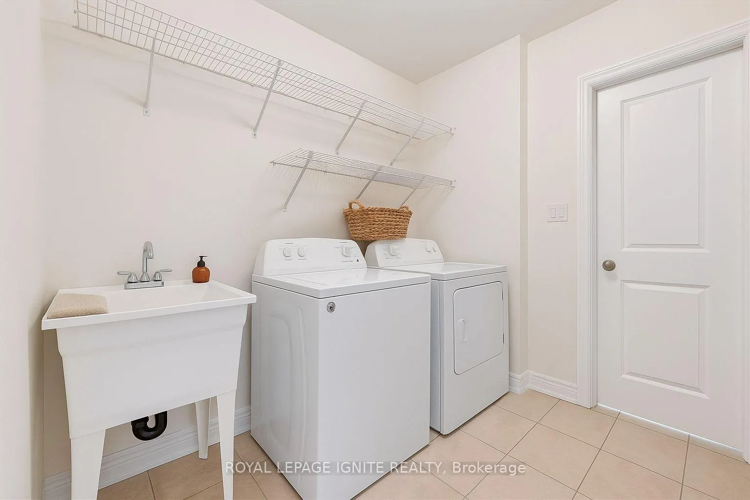 Photo 12 of 37 Prince William Boulevard, Clarington, Bowmanville — HOMEH