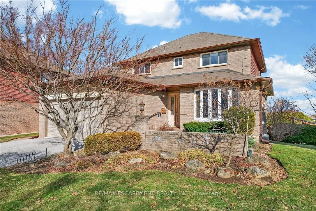 Photo 2 of 2378 Arnold Crescent, Burlington, Brant Hills — HOMEH