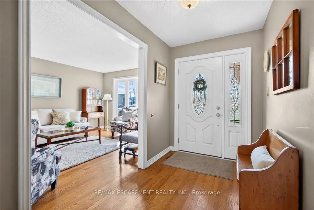 Photo 4 of 2378 Arnold Crescent, Burlington, Brant Hills — HOMEH