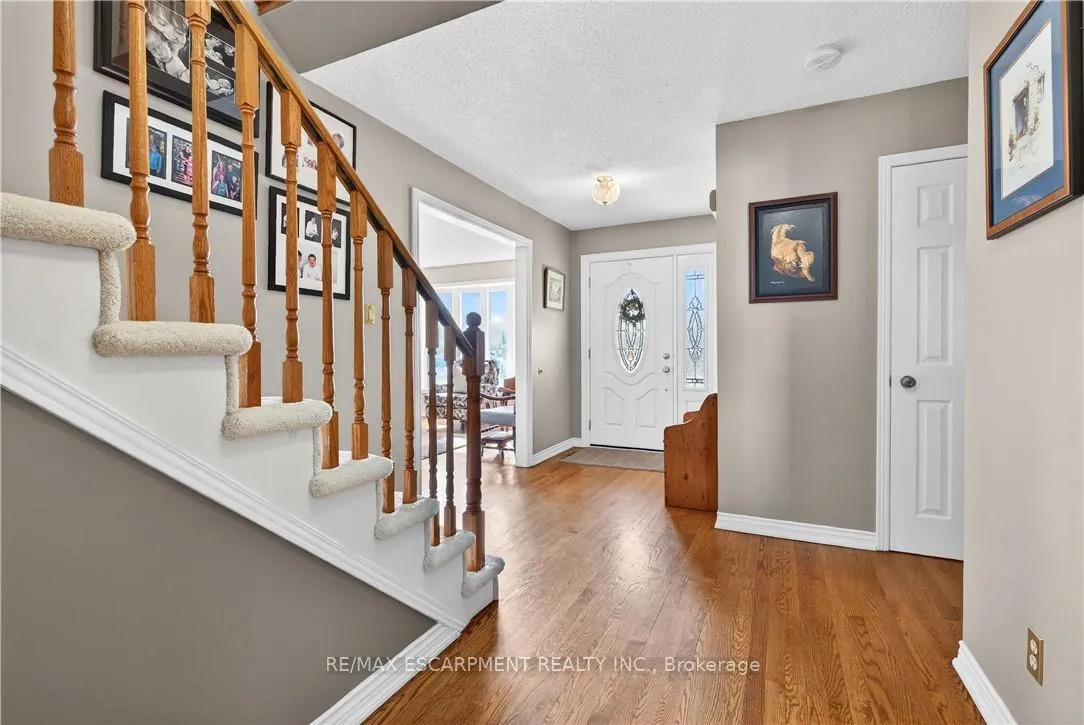 Photo 5 of 2378 Arnold Crescent, Burlington, Brant Hills — HOMEH