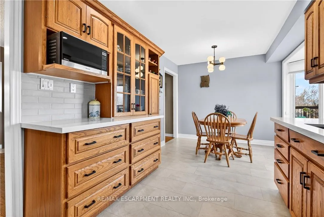 Photo 14 of 2378 Arnold Crescent, Burlington, Brant Hills — HOMEH