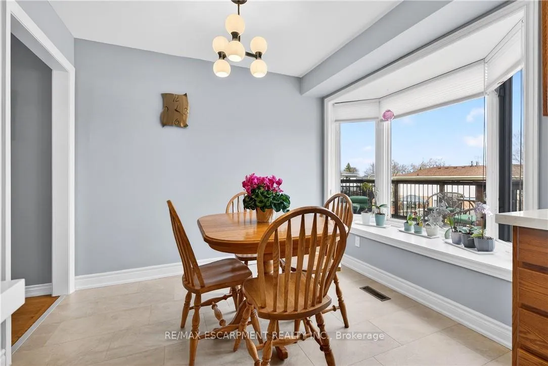 Photo 15 of 2378 Arnold Crescent, Burlington, Brant Hills — HOMEH