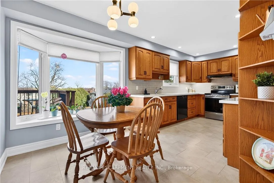 Photo 16 of 2378 Arnold Crescent, Burlington, Brant Hills — HOMEH