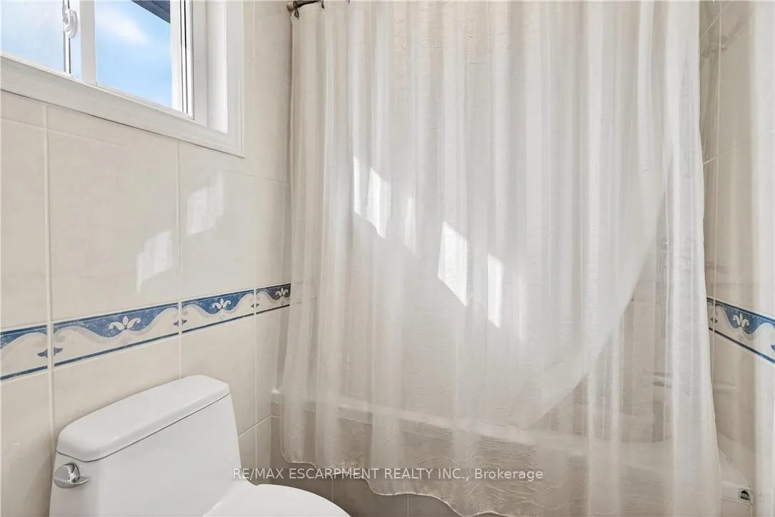 Photo 31 of 2378 Arnold Crescent, Burlington, Brant Hills — HOMEH