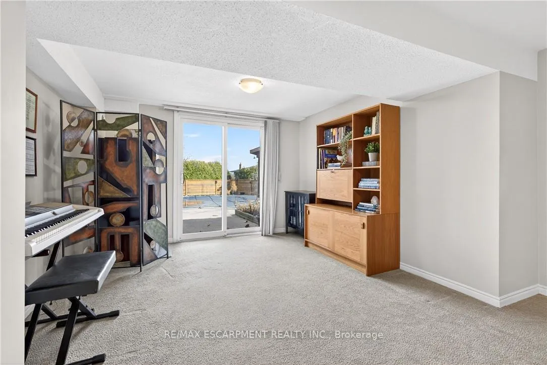 Photo 36 of 2378 Arnold Crescent, Burlington, Brant Hills — HOMEH