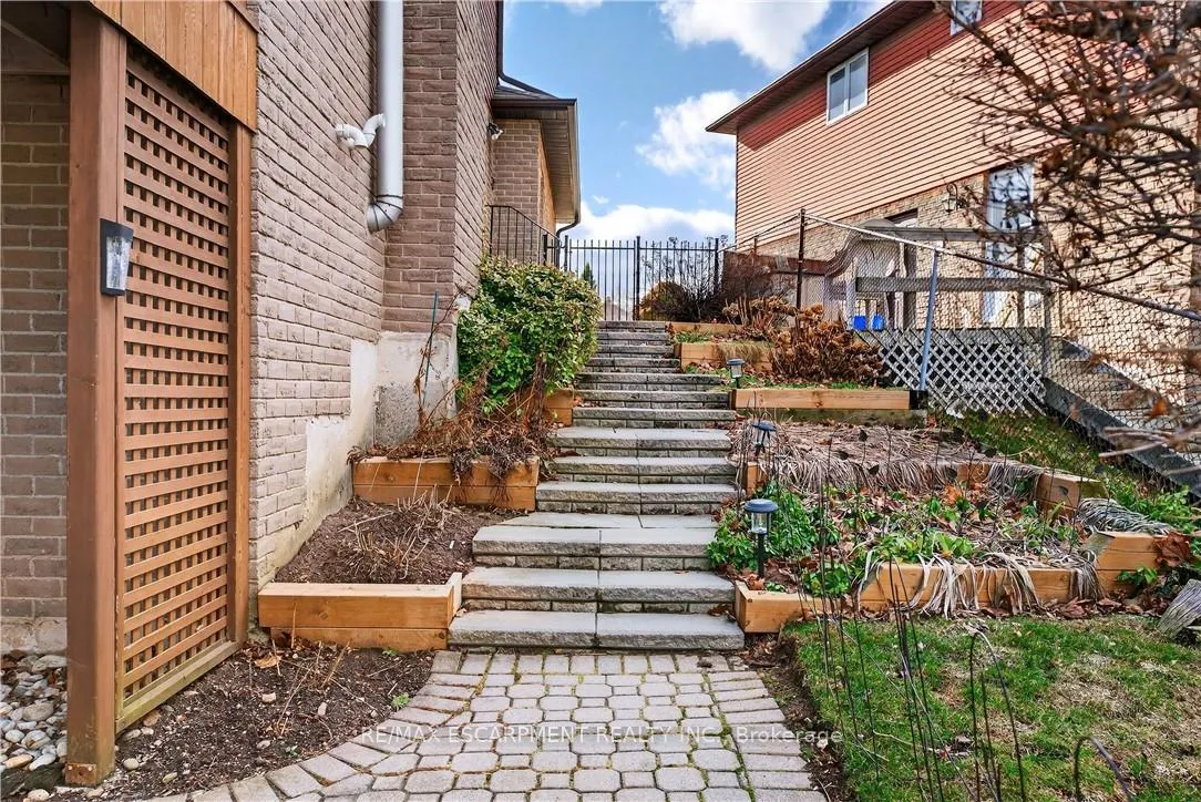 Photo 46 of 2378 Arnold Crescent, Burlington, Brant Hills — HOMEH