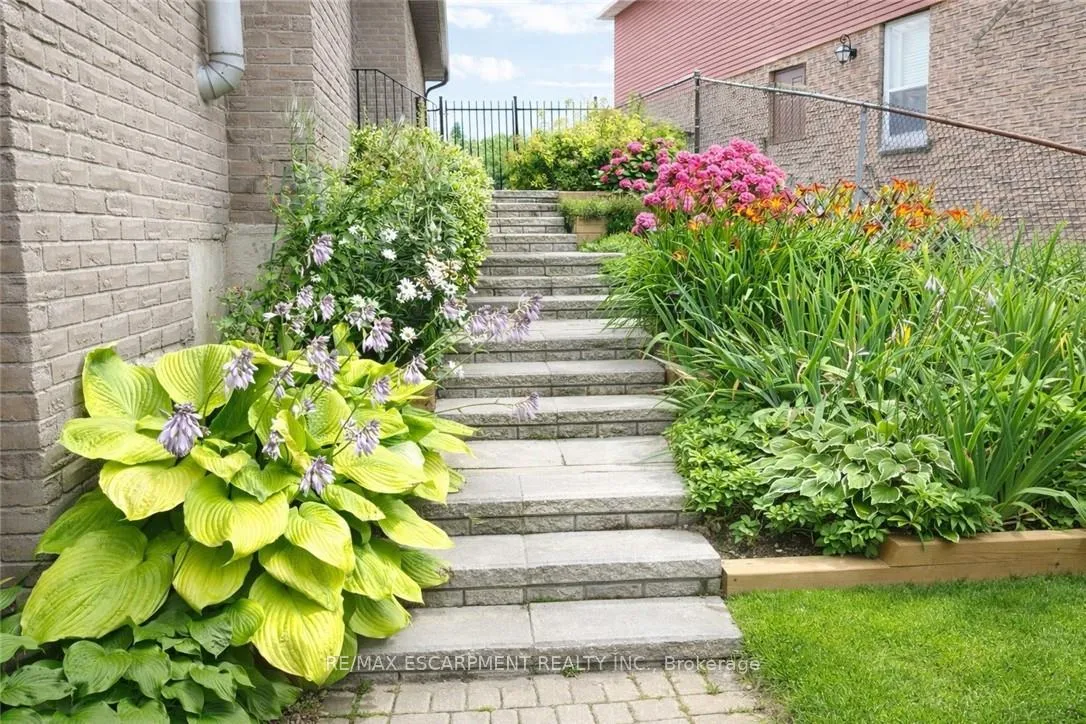 Photo 50 of 2378 Arnold Crescent, Burlington, Brant Hills — HOMEH