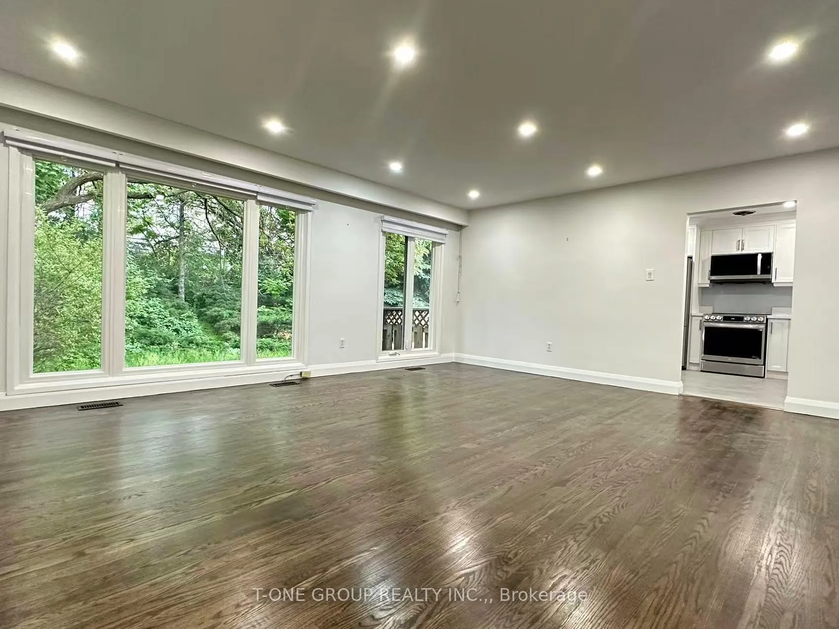 Photo 2 of Unit UPPER, 9 Wigmore Drive, North York, Victoria Village — HOMEH