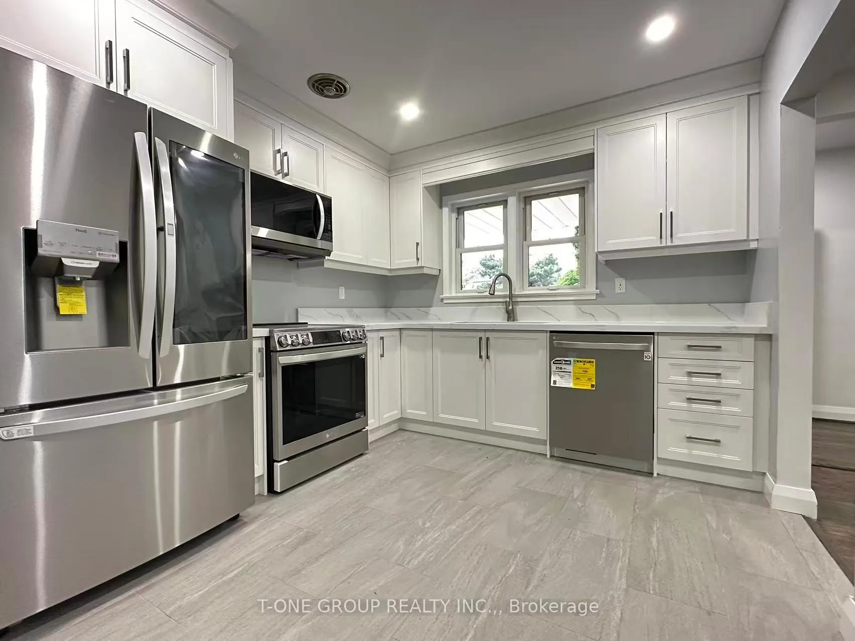 Photo 5 of Unit UPPER, 9 Wigmore Drive, North York, Victoria Village — HOMEH