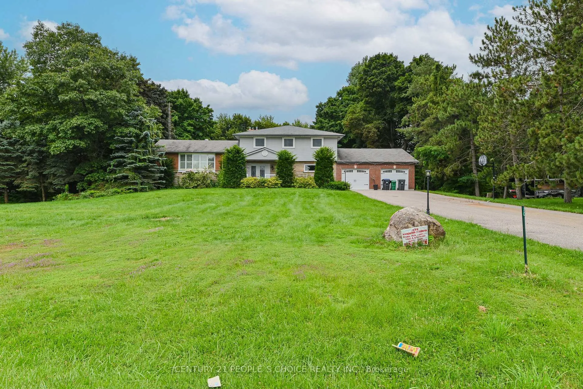 Photo 1 of 8 Glenn Court, Caledon, Rural Caledon — HOMEH