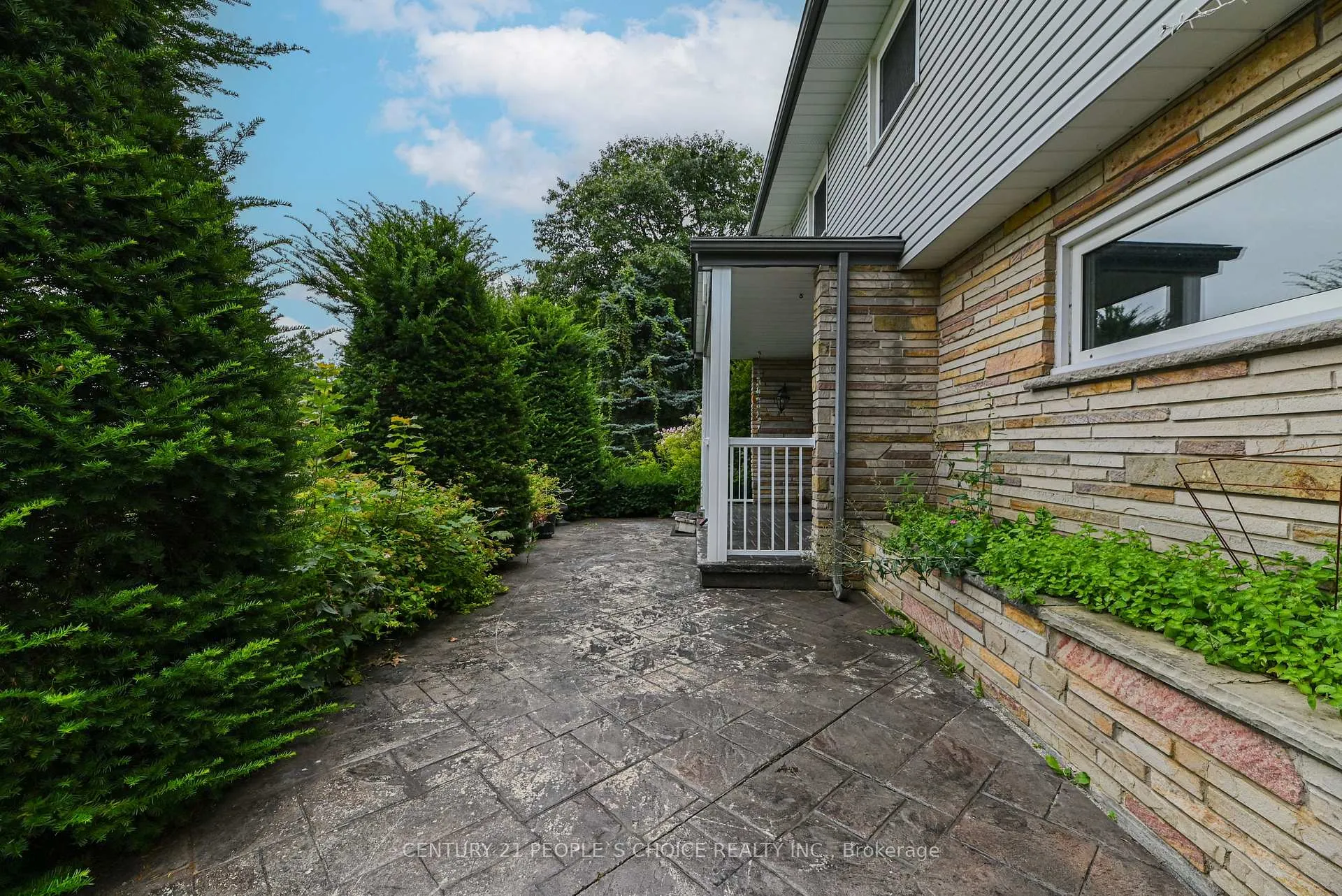 Photo 6 of 8 Glenn Court, Caledon, Rural Caledon — HOMEH
