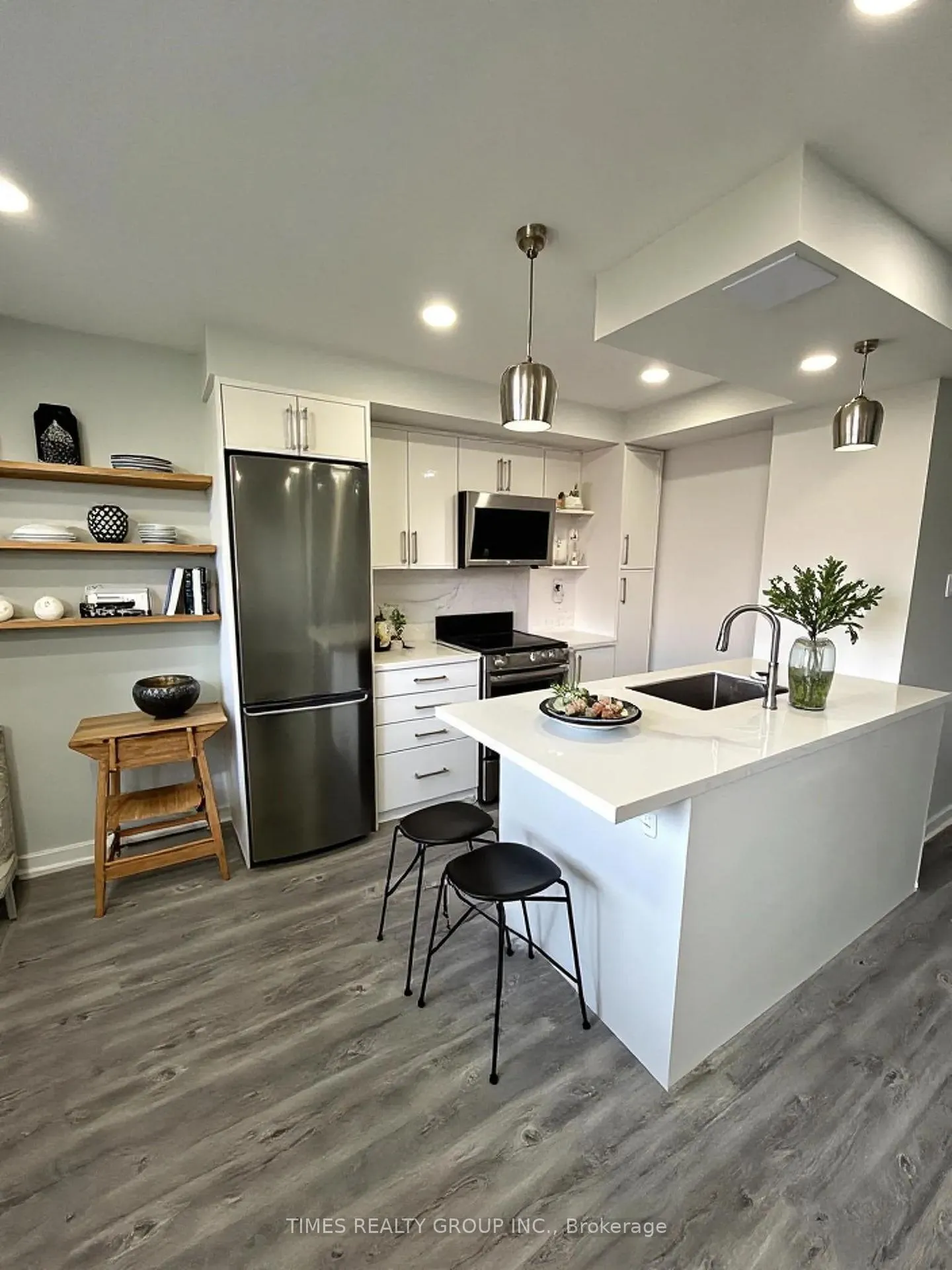 Photo 2 of Unit 406, 15 Walmer Road, Toronto, The Annex — HOMEH