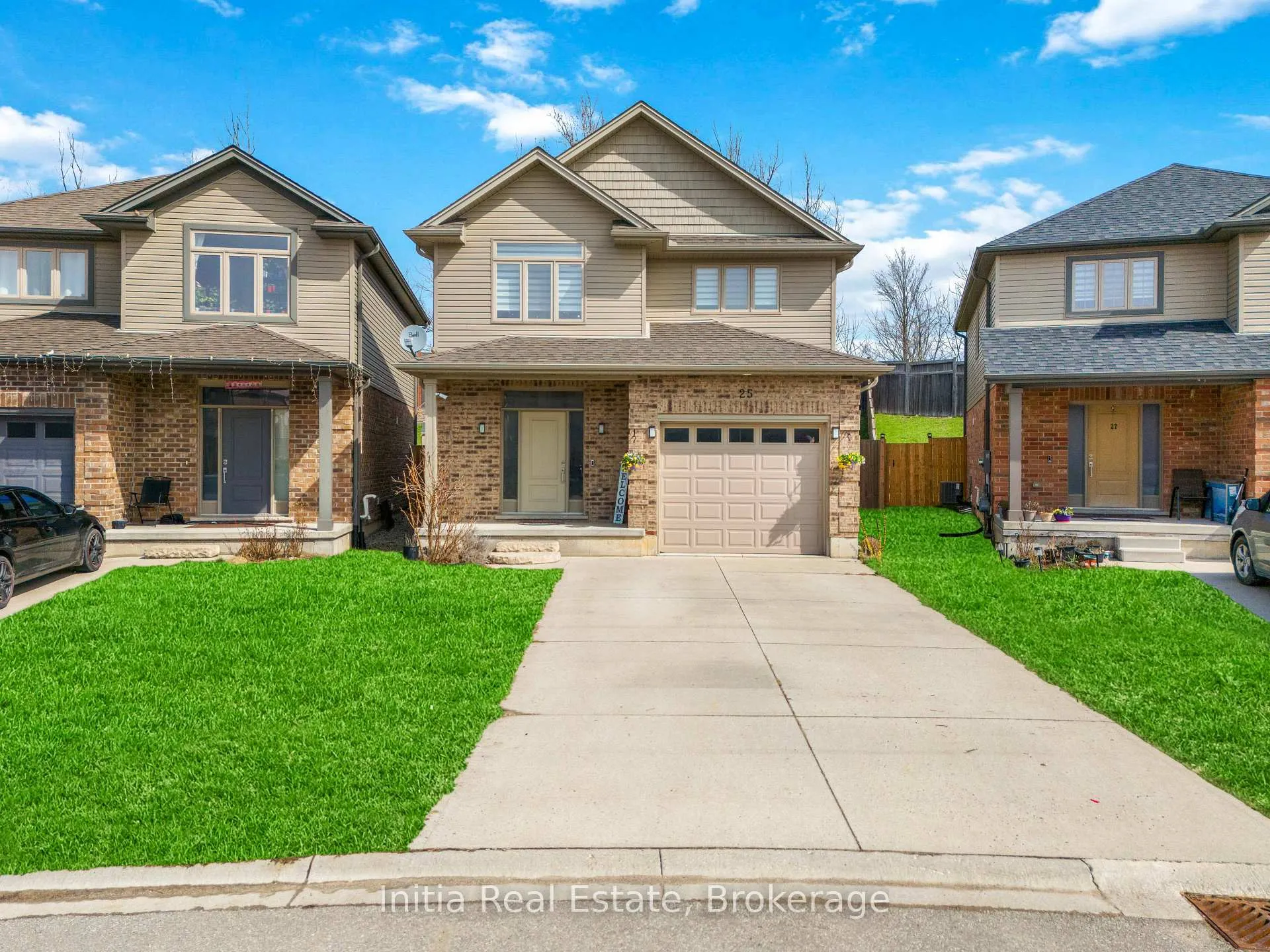 Photo 1 of 25 Queensway Drive, Strathroy-Caradoc, SE — HOMEH