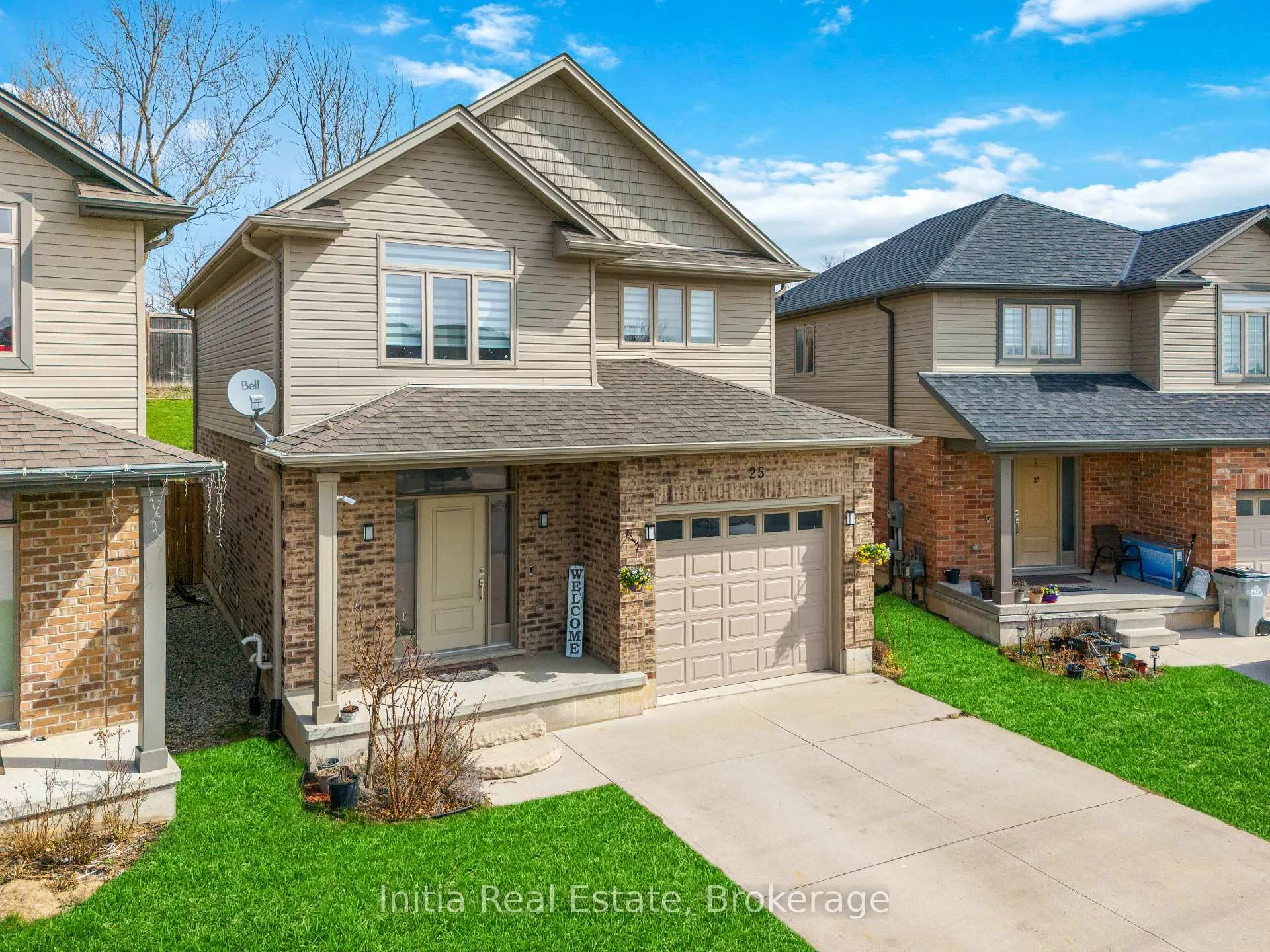 Photo 2 of 25 Queensway Drive, Strathroy-Caradoc, SE — HOMEH