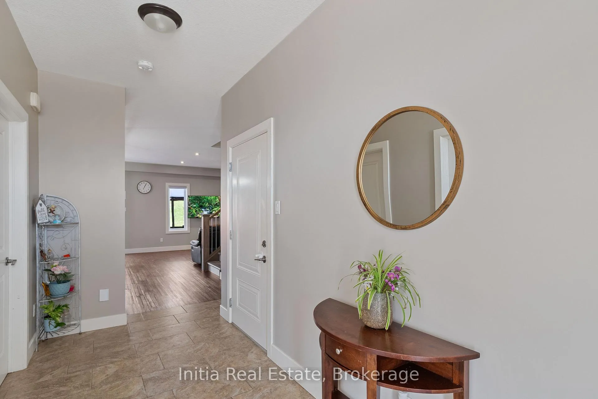 Photo 5 of 25 Queensway Drive, Strathroy-Caradoc, SE — HOMEH