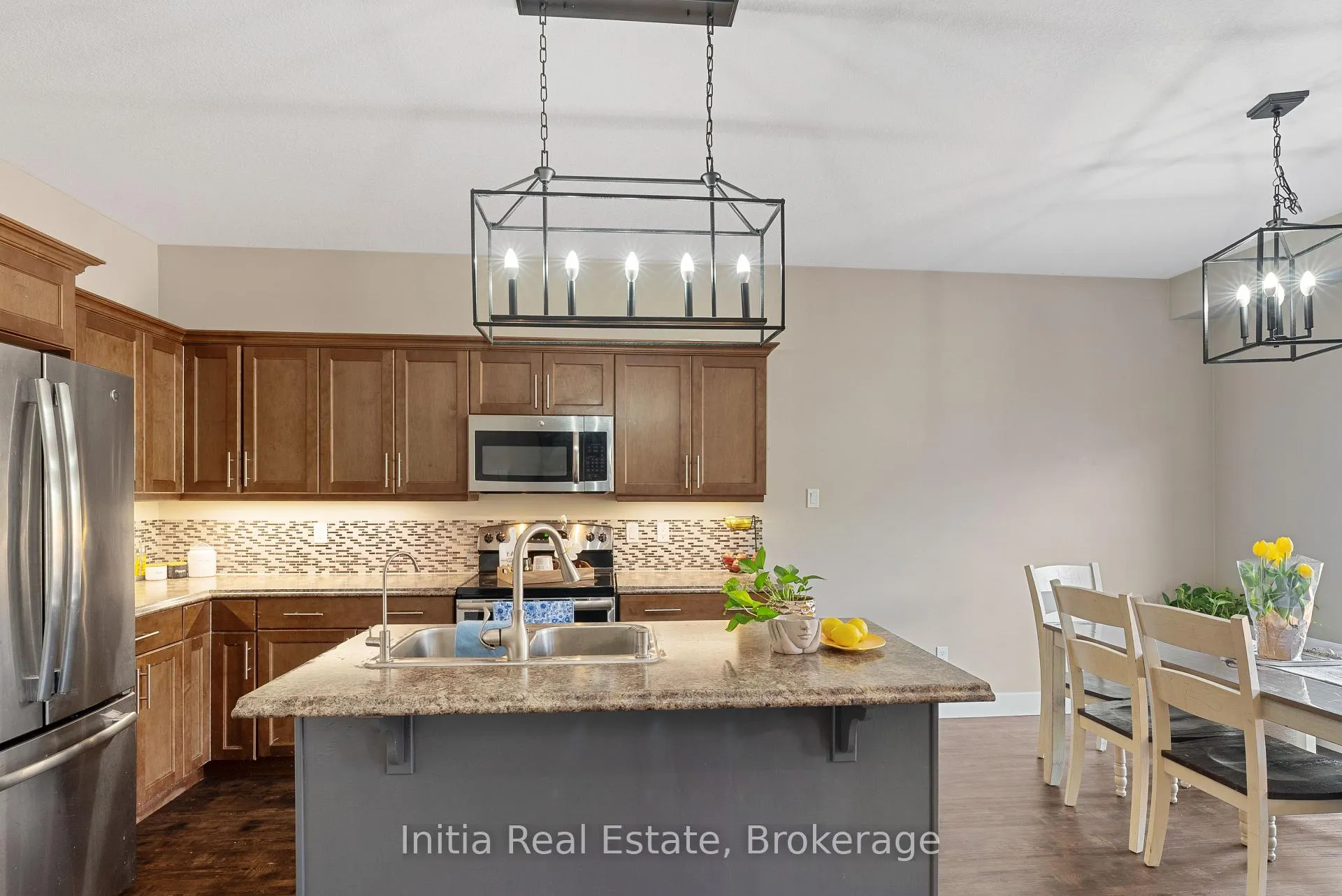 Photo 12 of 25 Queensway Drive, Strathroy-Caradoc, SE — HOMEH
