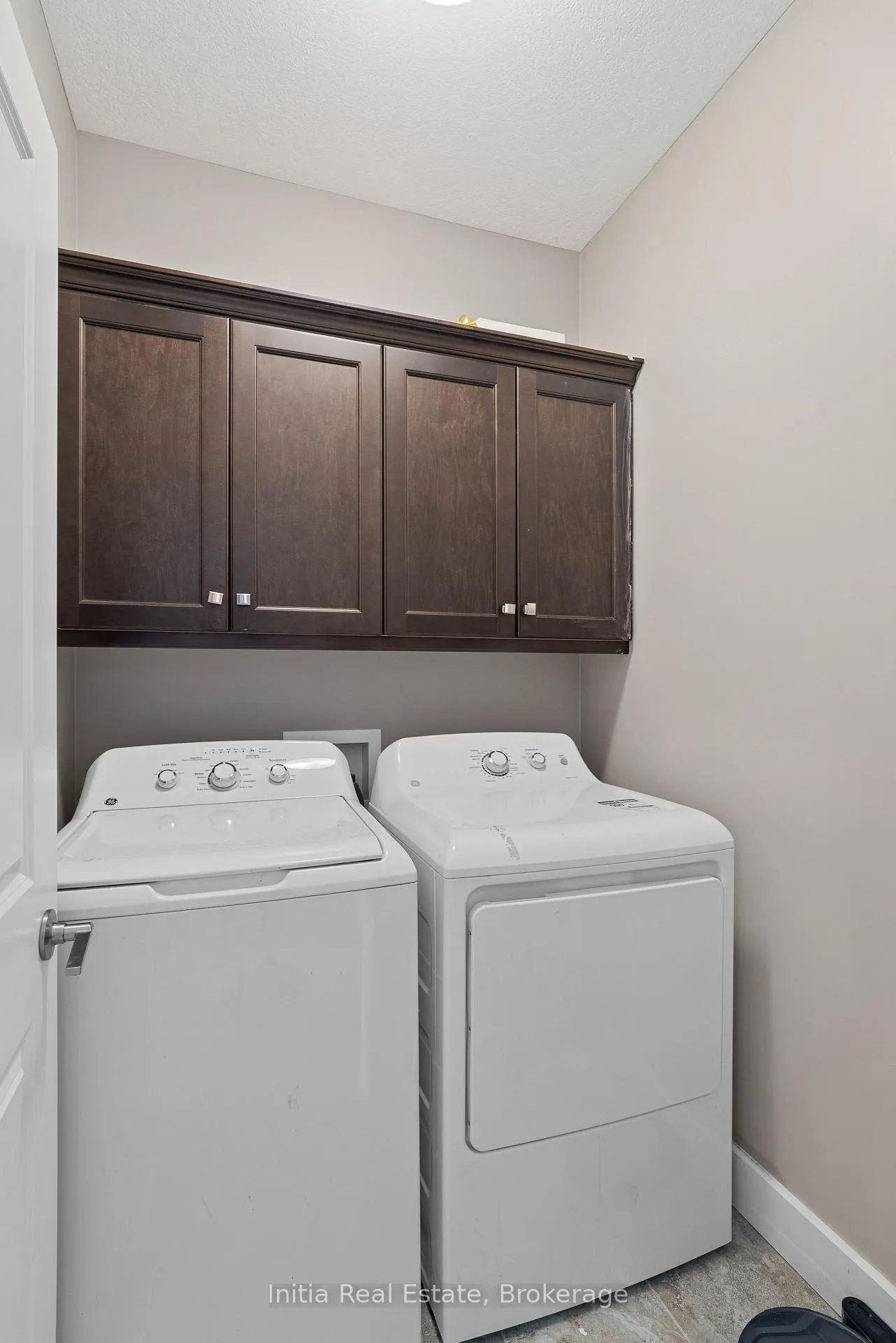 Photo 17 of 25 Queensway Drive, Strathroy-Caradoc, SE — HOMEH