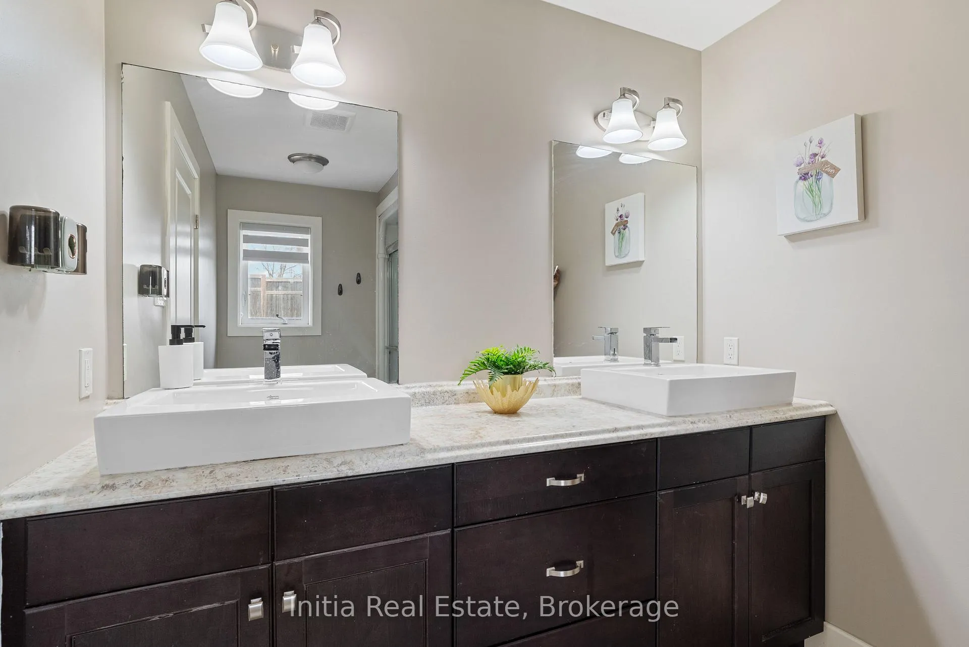 Photo 24 of 25 Queensway Drive, Strathroy-Caradoc, SE — HOMEH