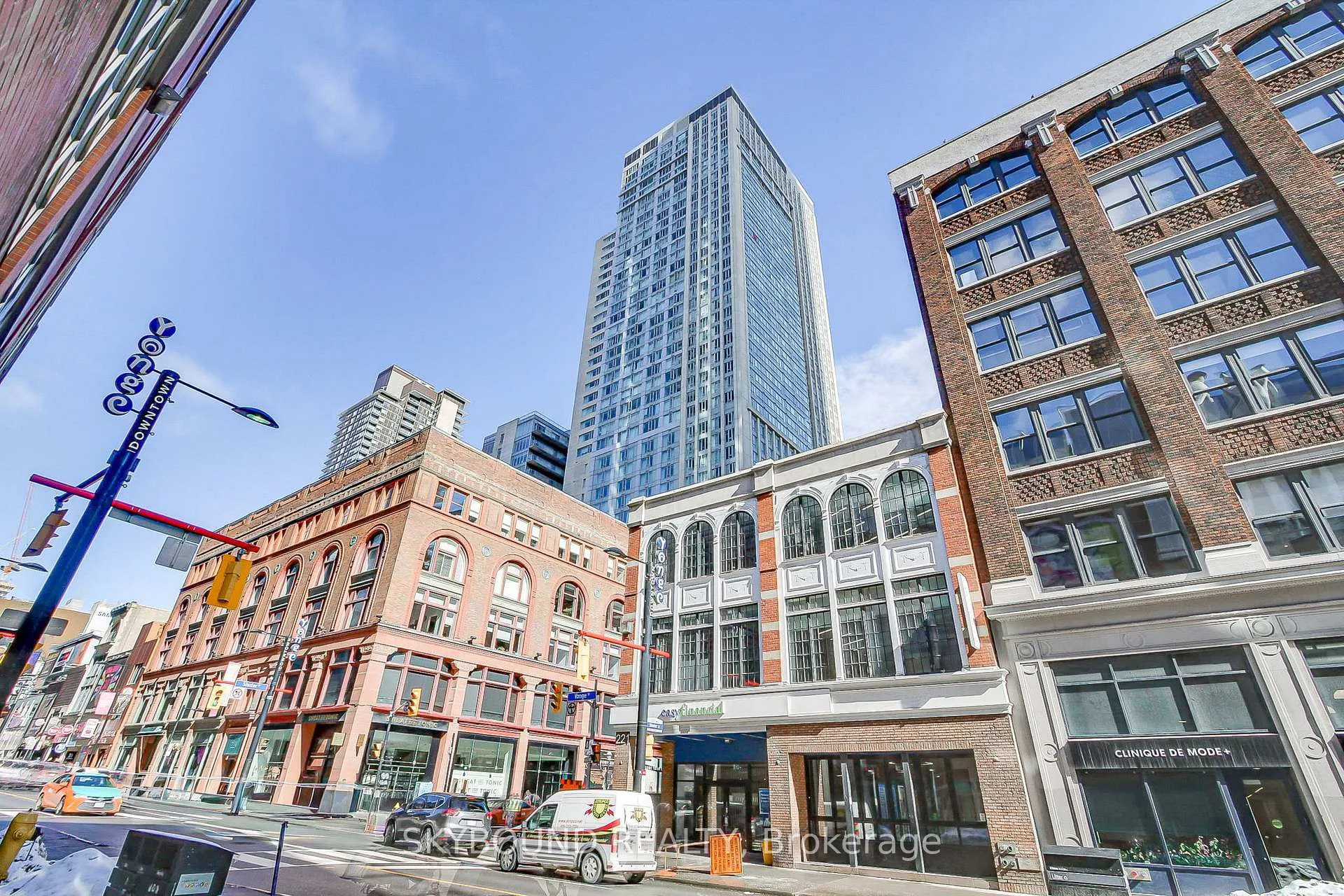 Front of Unit 1810, 210 Victoria Street