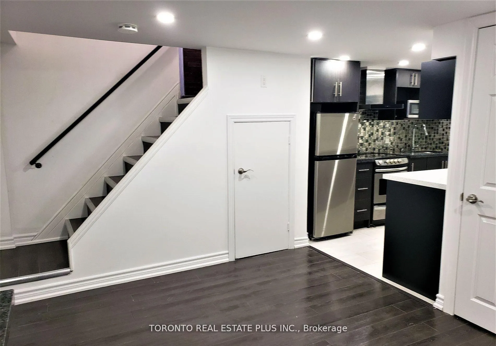 Photo 2 of 88 Harris Avenue, Toronto, East End-Danforth — HOMEH