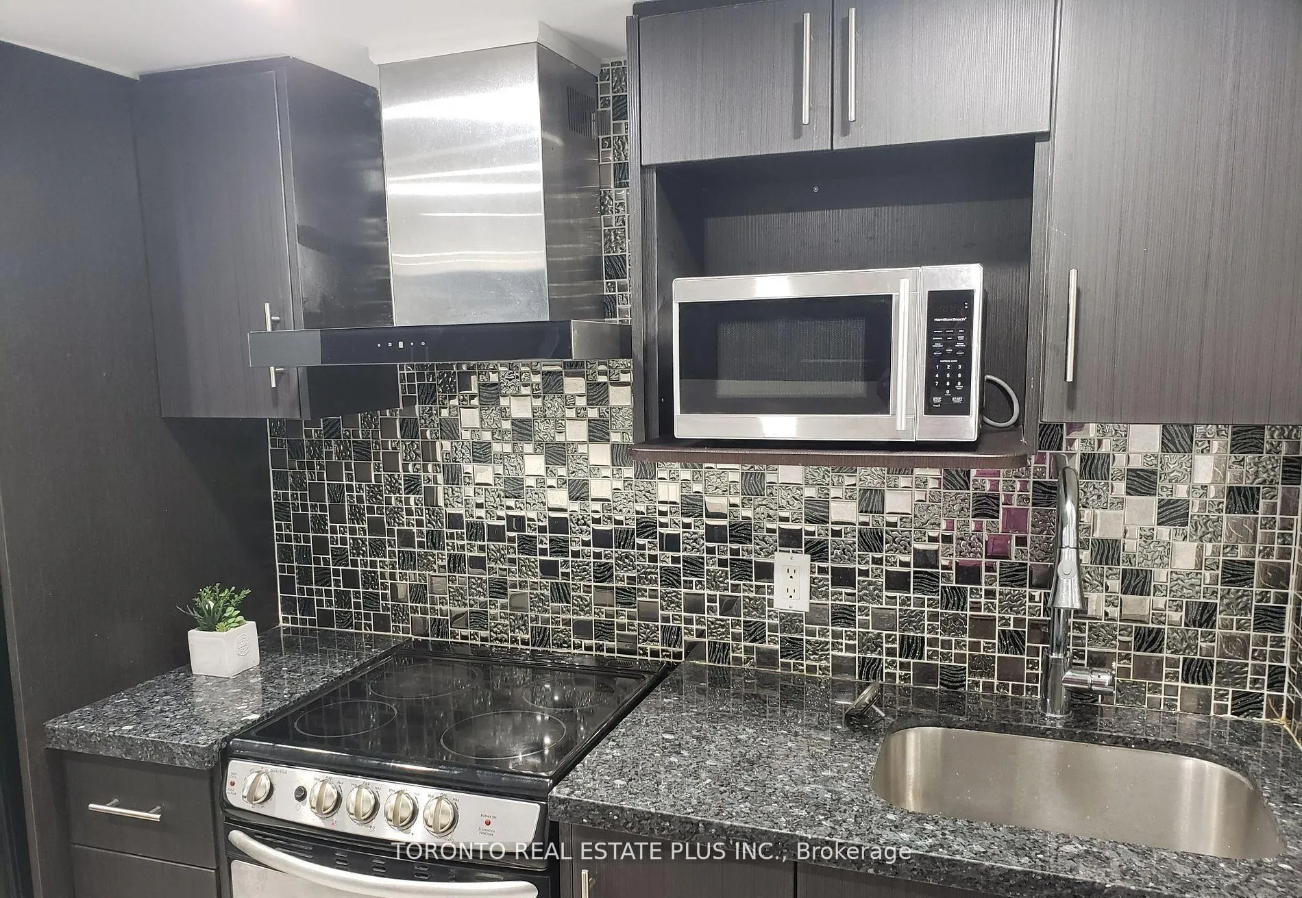Photo 3 of 88 Harris Avenue, Toronto, East End-Danforth — HOMEH