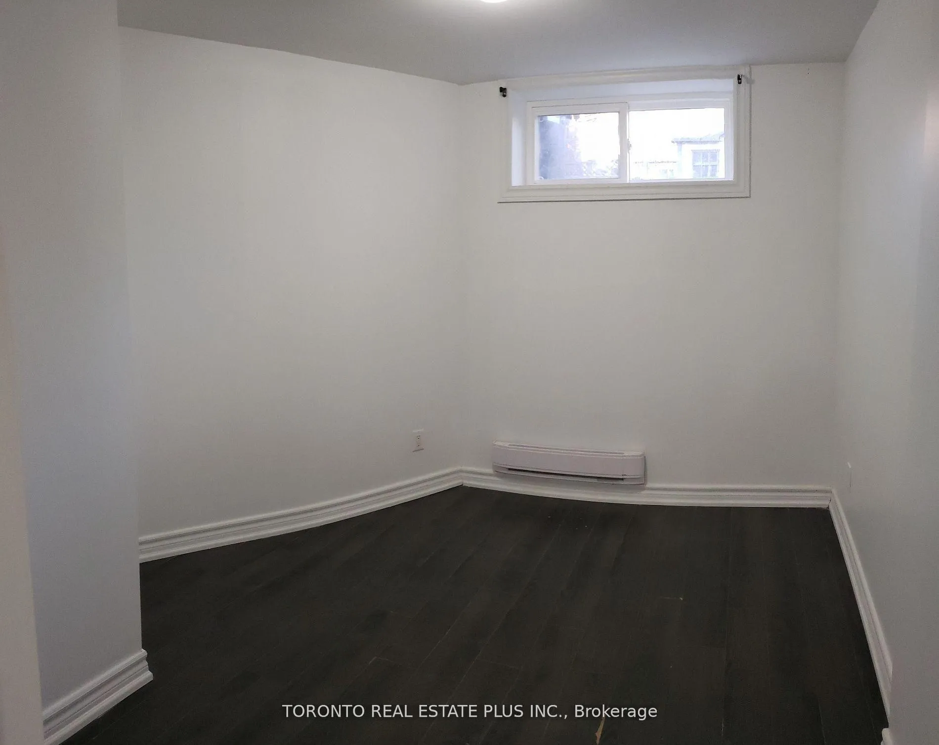 Photo 5 of 88 Harris Avenue, Toronto, East End-Danforth — HOMEH