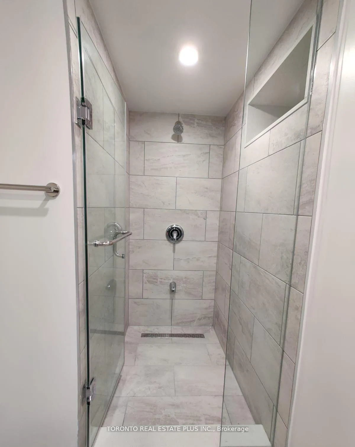 Photo 8 of 88 Harris Avenue, Toronto, East End-Danforth — HOMEH