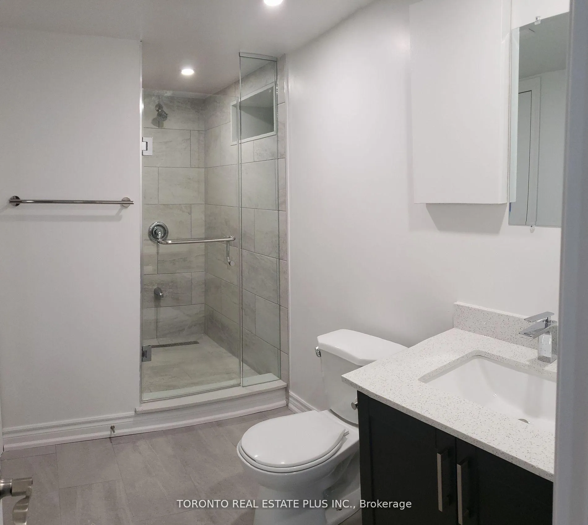 Photo 9 of 88 Harris Avenue, Toronto, East End-Danforth — HOMEH