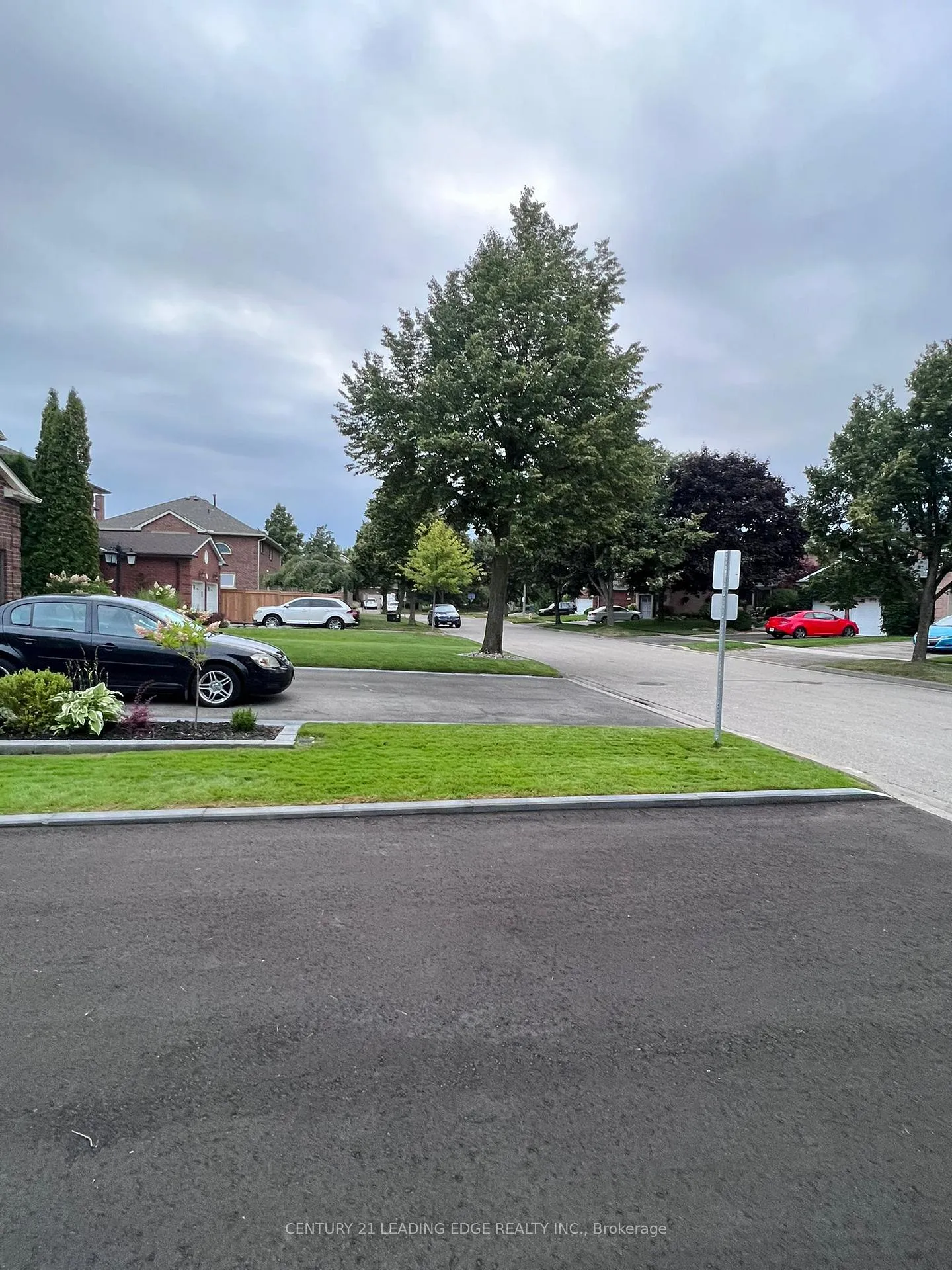 Photo 3 of 11 Simonds Drive, Ajax, South West — HOMEH