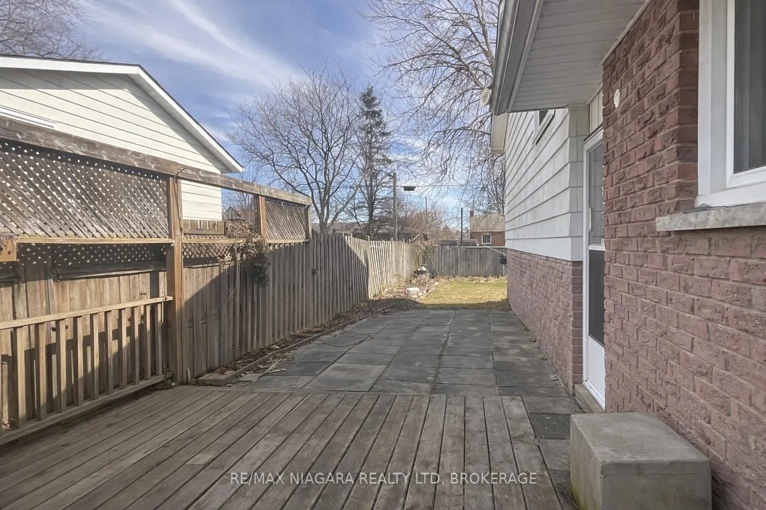 Photo 17 of 19 Nottingham Court, Welland, N. Welland — HOMEH