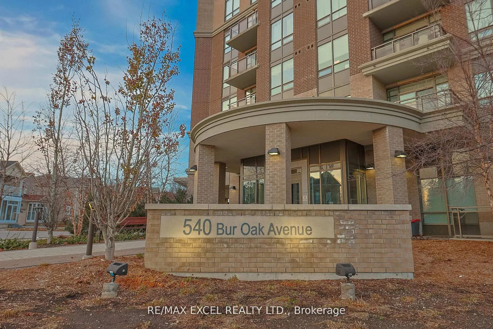 Photo 1 of Unit 733, 540 Bur Oak Avenue, Markham, Berczy — HOMEH