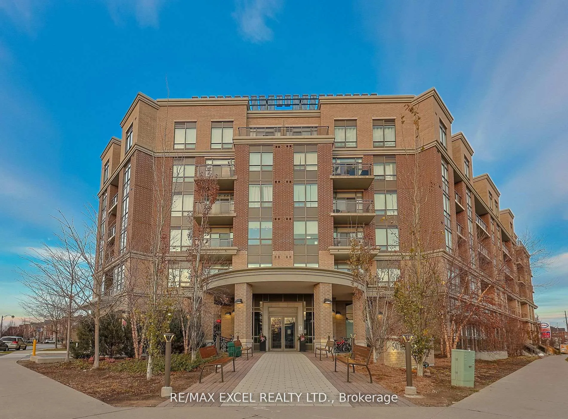 Photo 2 of Unit 733, 540 Bur Oak Avenue, Markham, Berczy — HOMEH