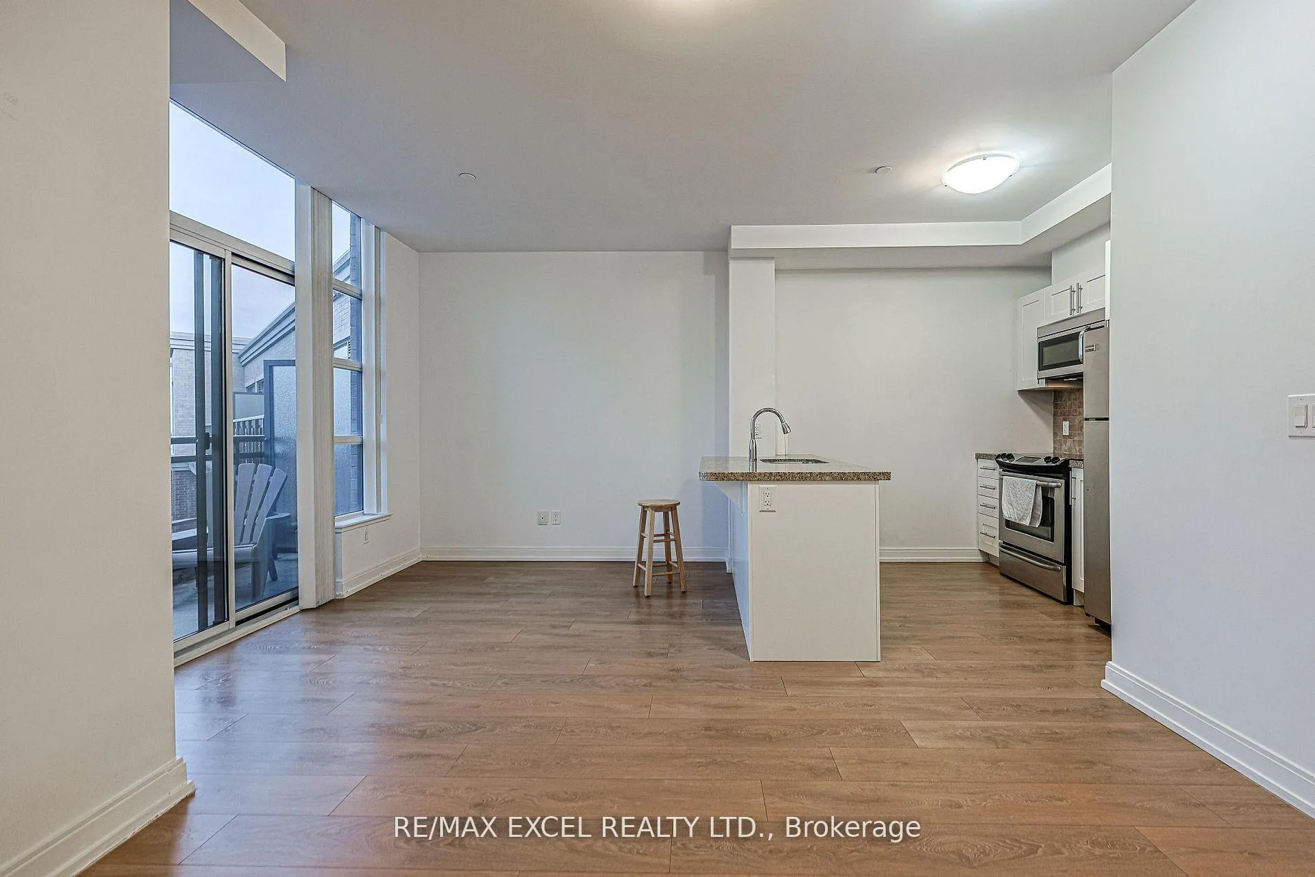 Photo 8 of Unit 733, 540 Bur Oak Avenue, Markham, Berczy — HOMEH