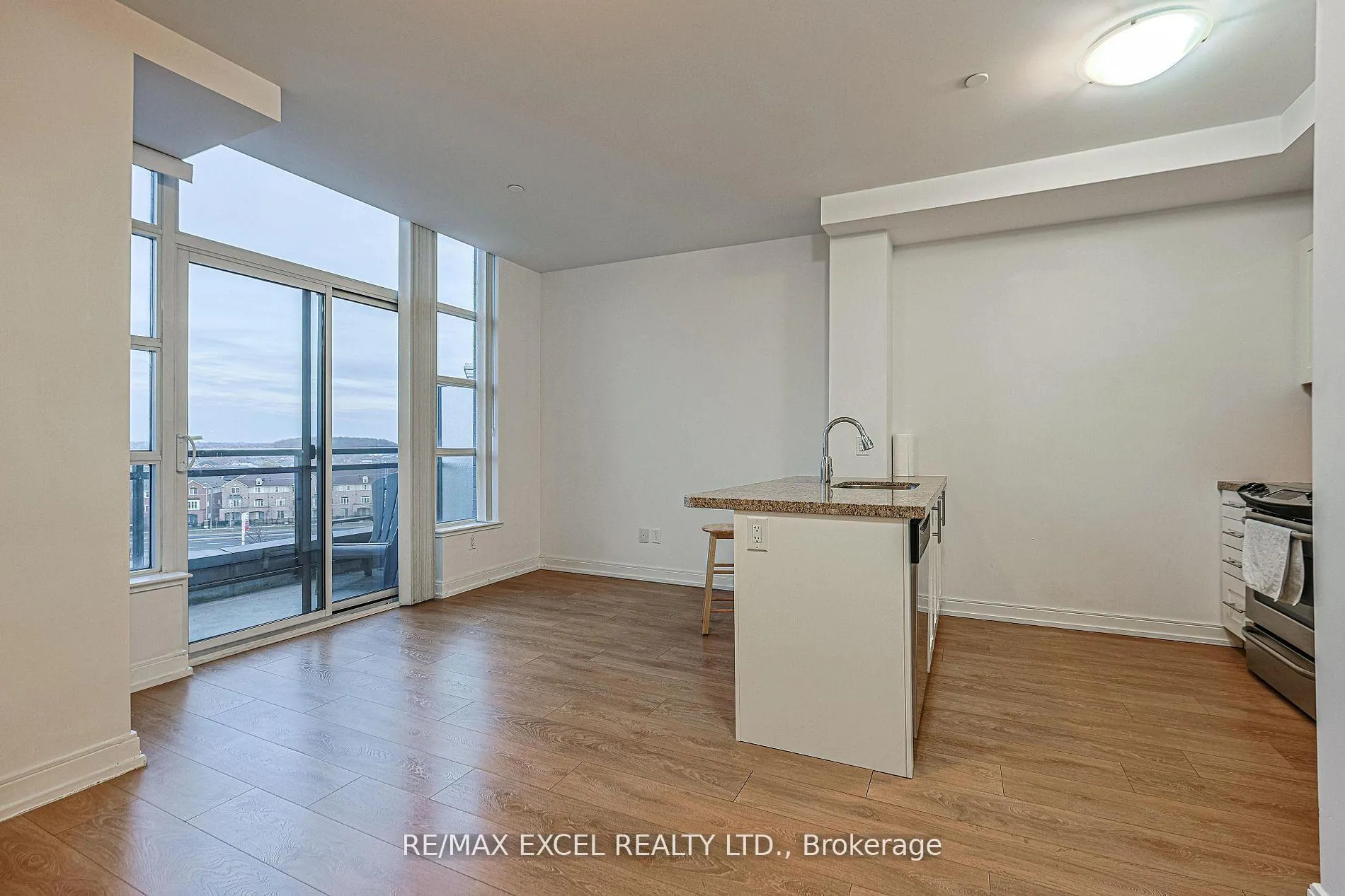 Photo 10 of Unit 733, 540 Bur Oak Avenue, Markham, Berczy — HOMEH