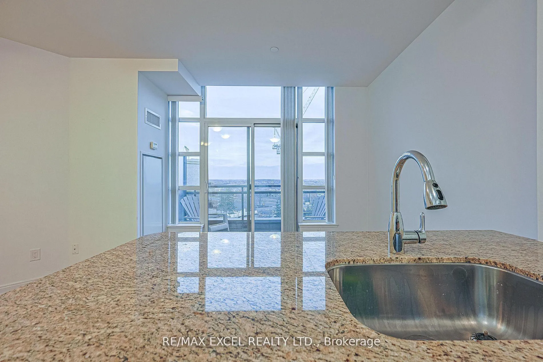 Photo 11 of Unit 733, 540 Bur Oak Avenue, Markham, Berczy — HOMEH