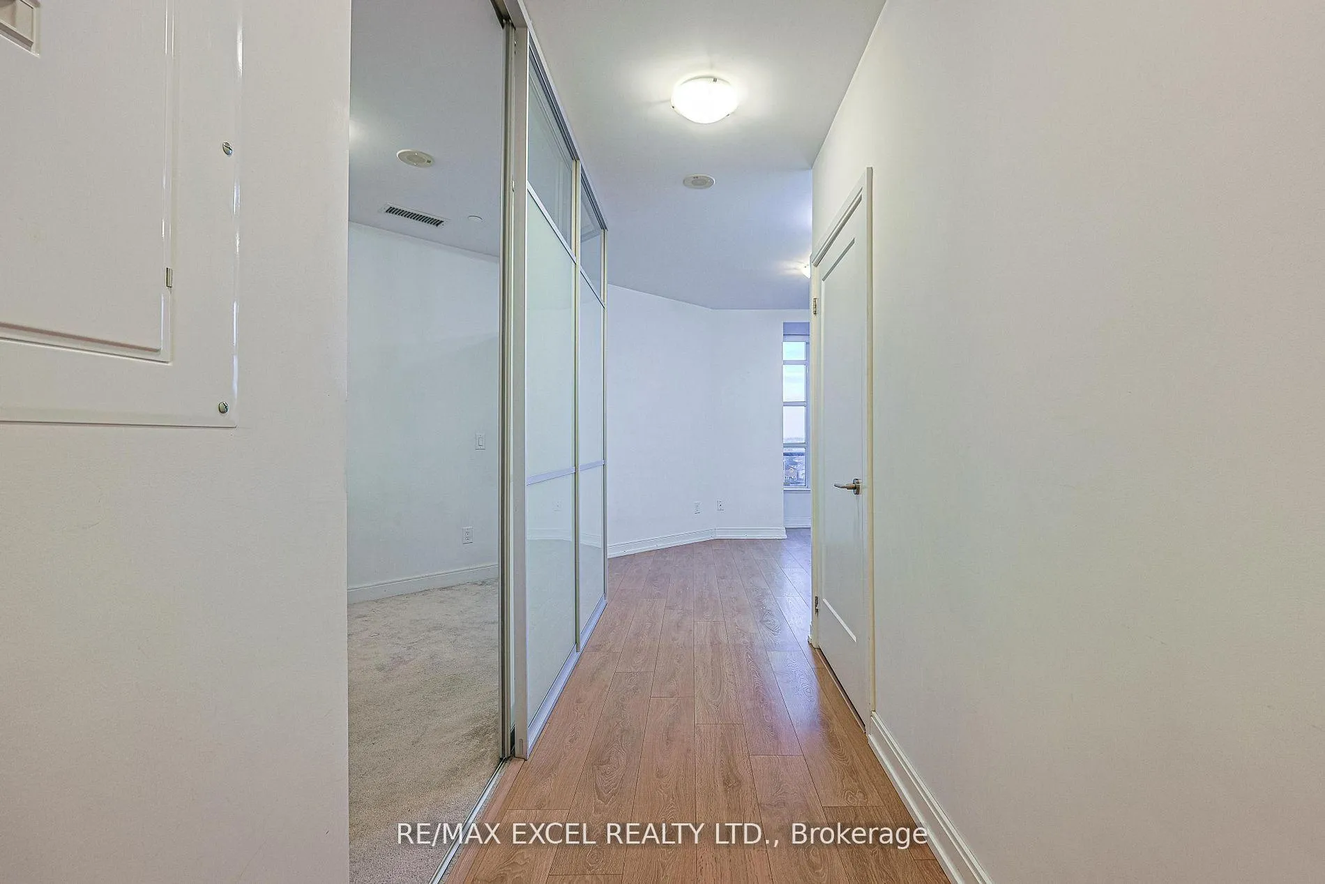 Photo 12 of Unit 733, 540 Bur Oak Avenue, Markham, Berczy — HOMEH