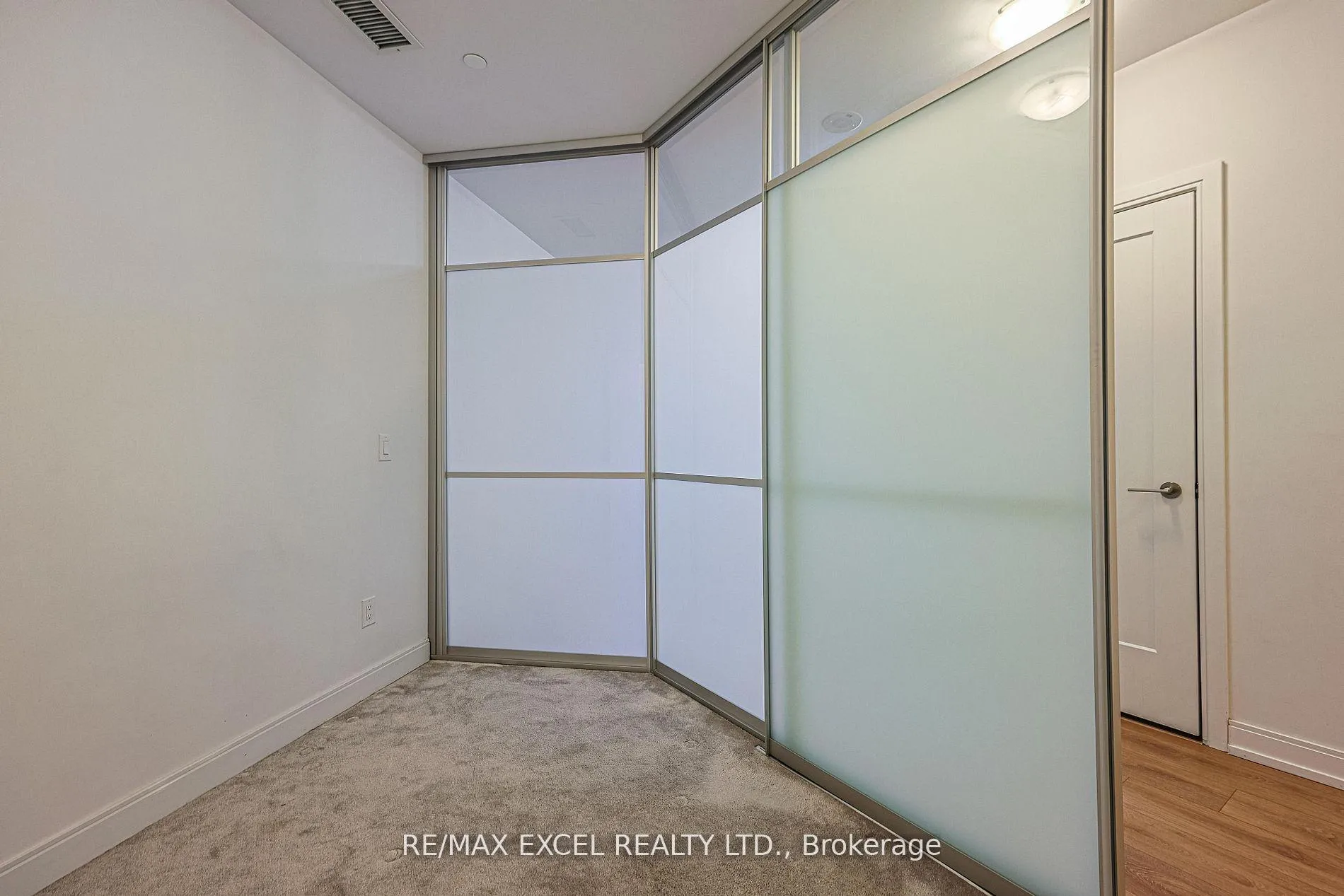 Photo 13 of Unit 733, 540 Bur Oak Avenue, Markham, Berczy — HOMEH