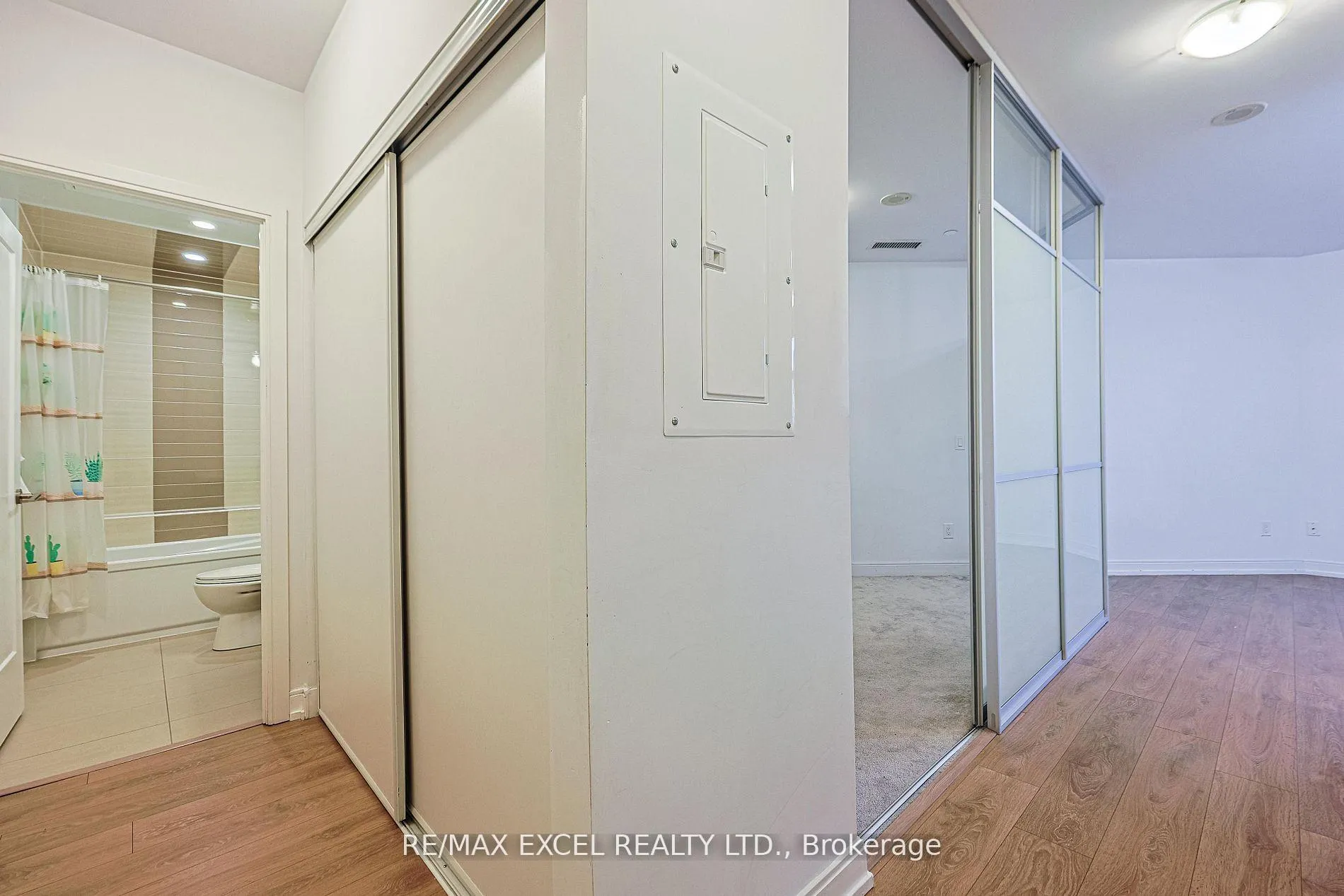 Photo 15 of Unit 733, 540 Bur Oak Avenue, Markham, Berczy — HOMEH