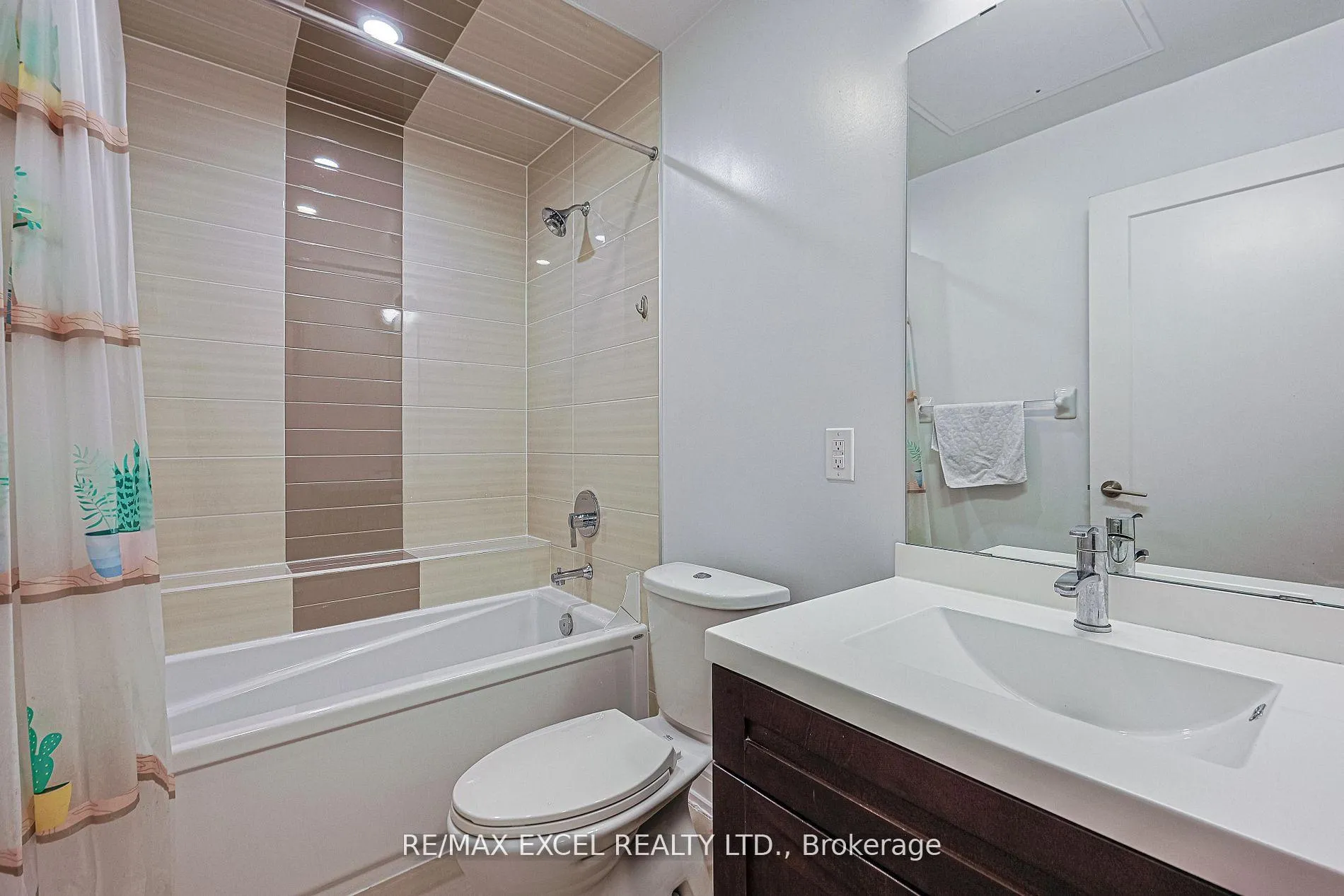 Photo 16 of Unit 733, 540 Bur Oak Avenue, Markham, Berczy — HOMEH