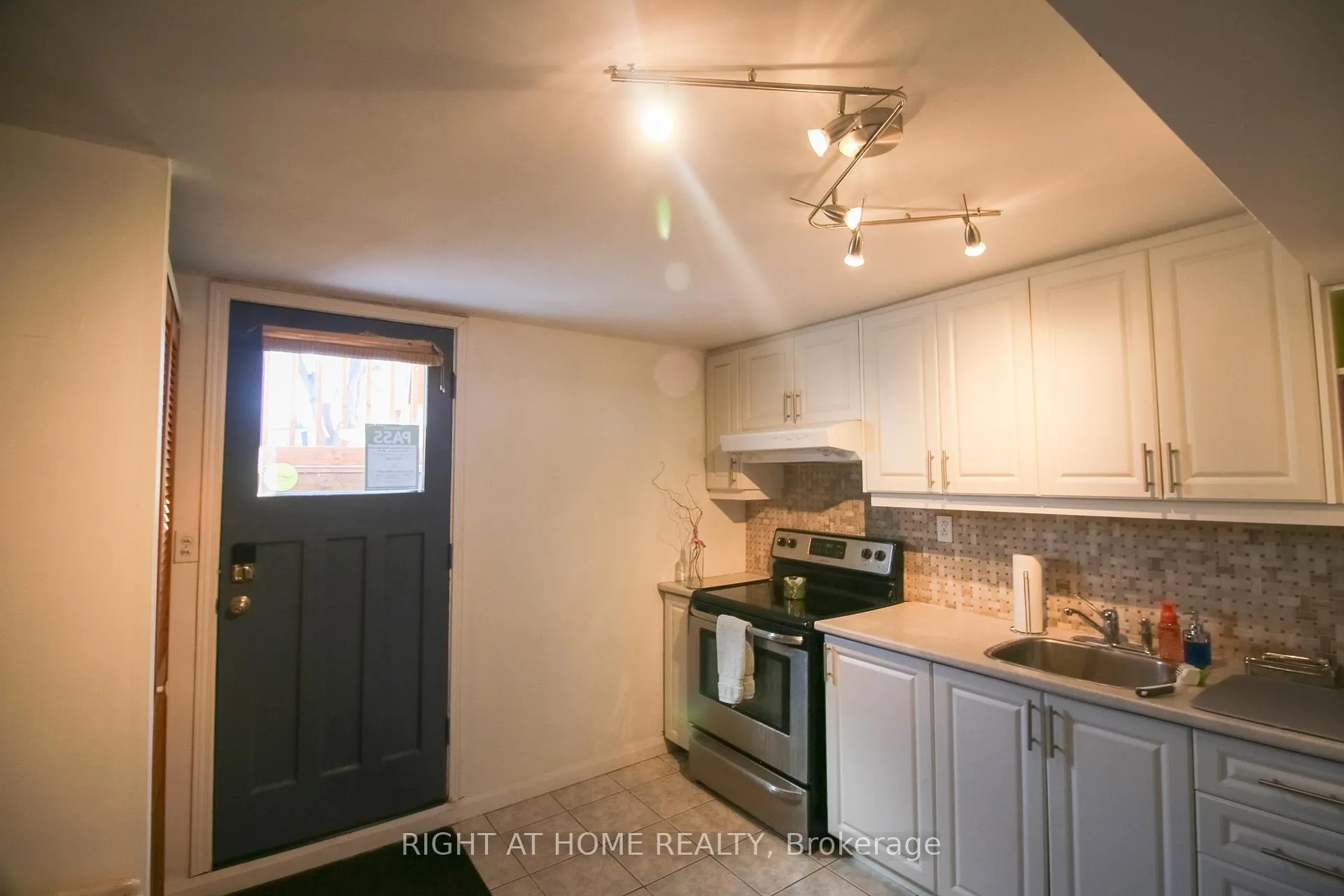 Photo 26 of 59 Braywin Drive, Etobicoke, Kingsview Village-The Westway — HOMEH